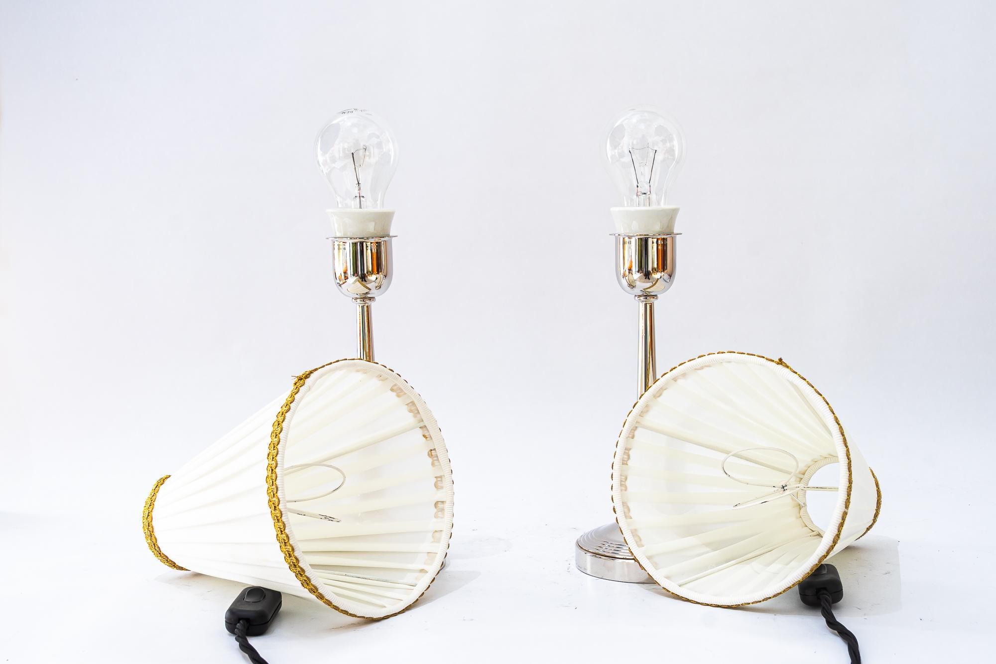 2 lampes de table art déco en laiton nickelé avec abat-jour en tissu vienna vers 1920 en vente 7