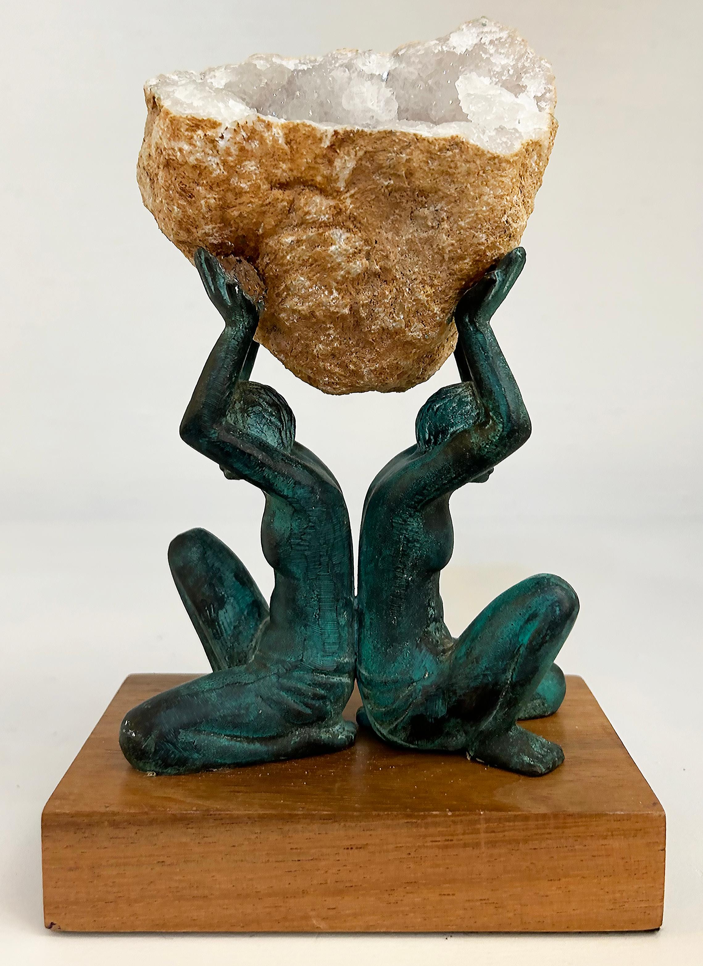 2 Bronze Figures  Sculpture Supporting Natural Quartz Specimen In Good Condition For Sale In Miami, FL