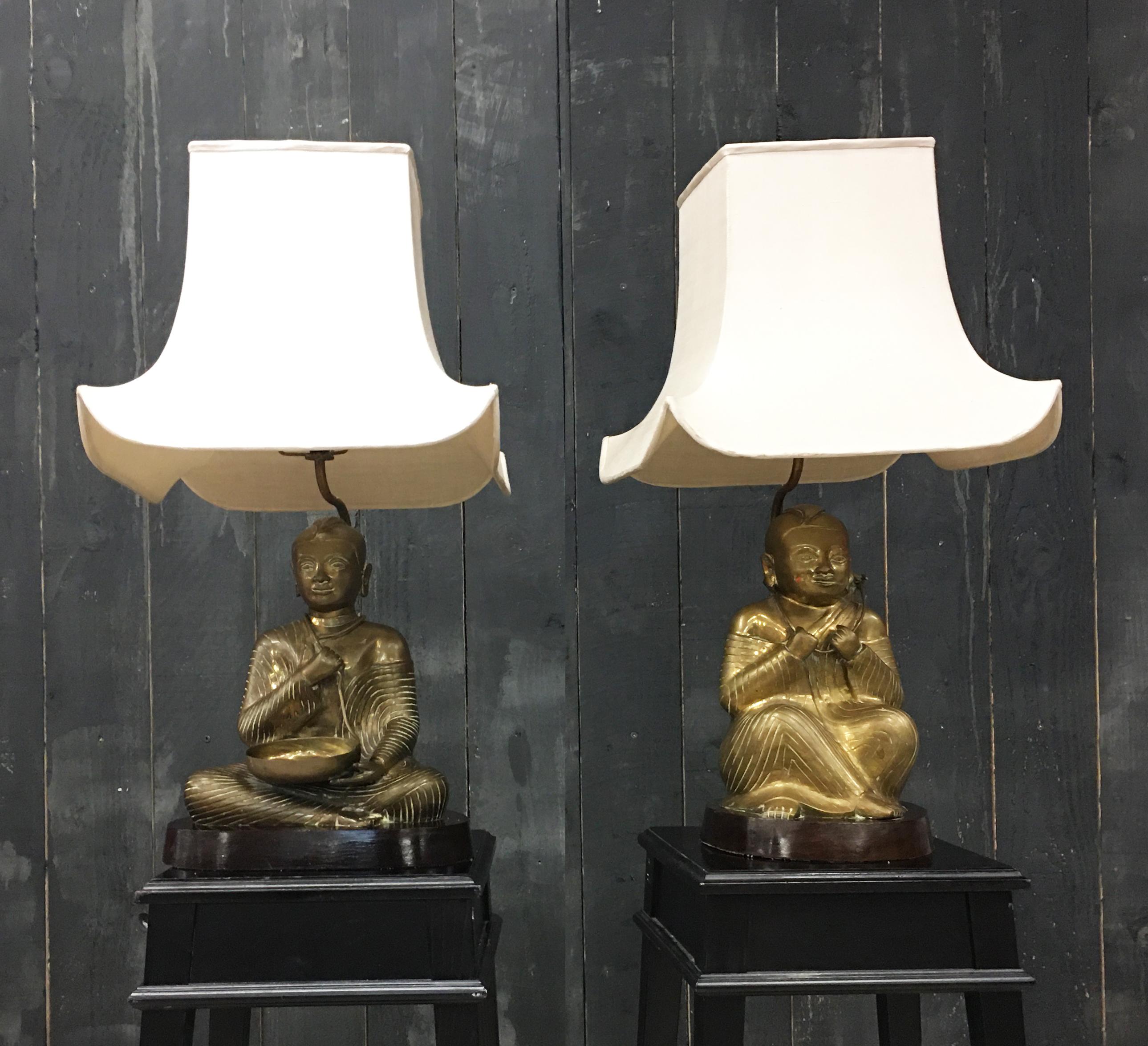 2 Bronze lamps circa 1960/1970;
2 Different models, lampshade in average condition;
The price is for one lamp.