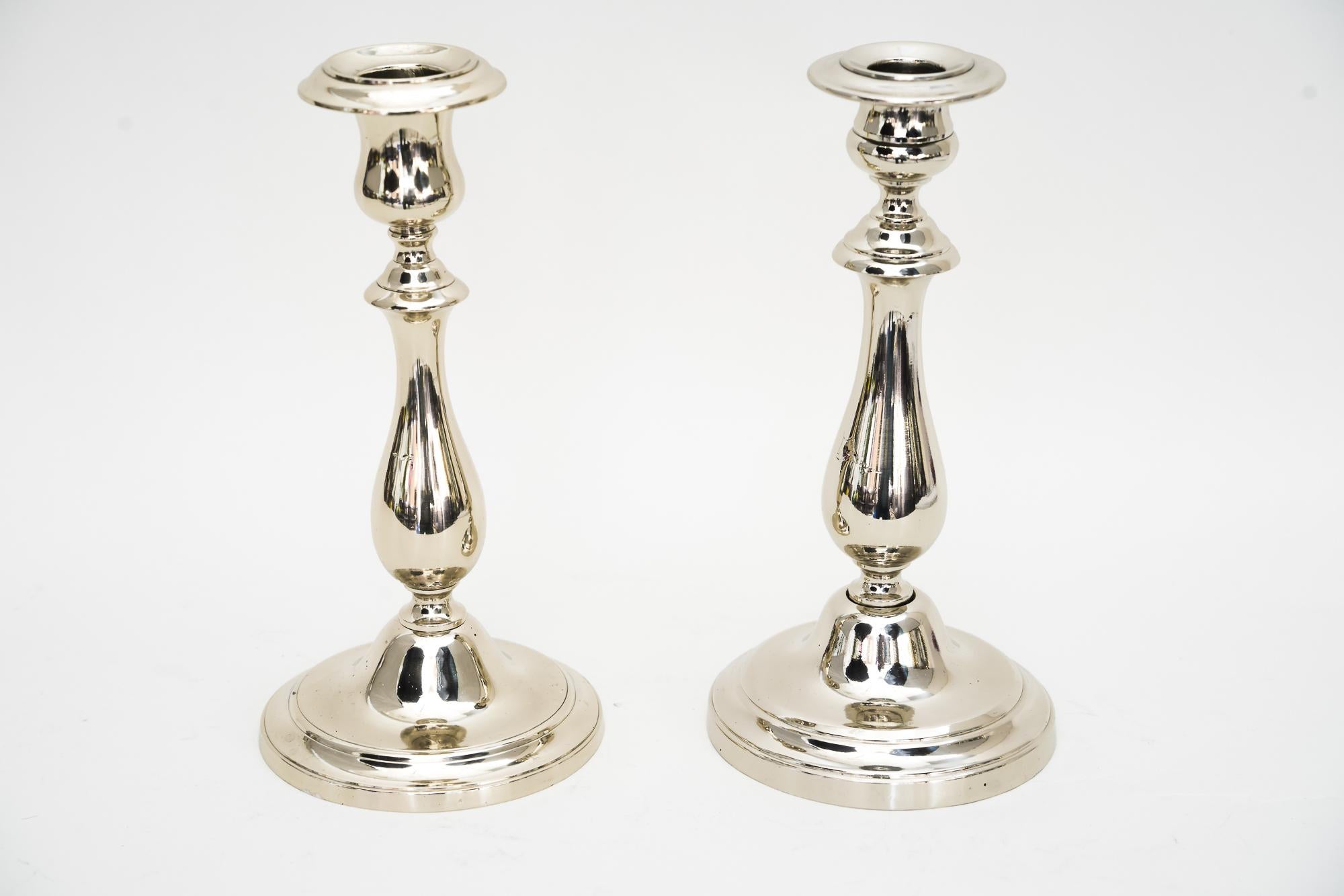 2 Kerzenhalter aus Alpaka (Weißmetall) um 1920er Jahre
Poliert.