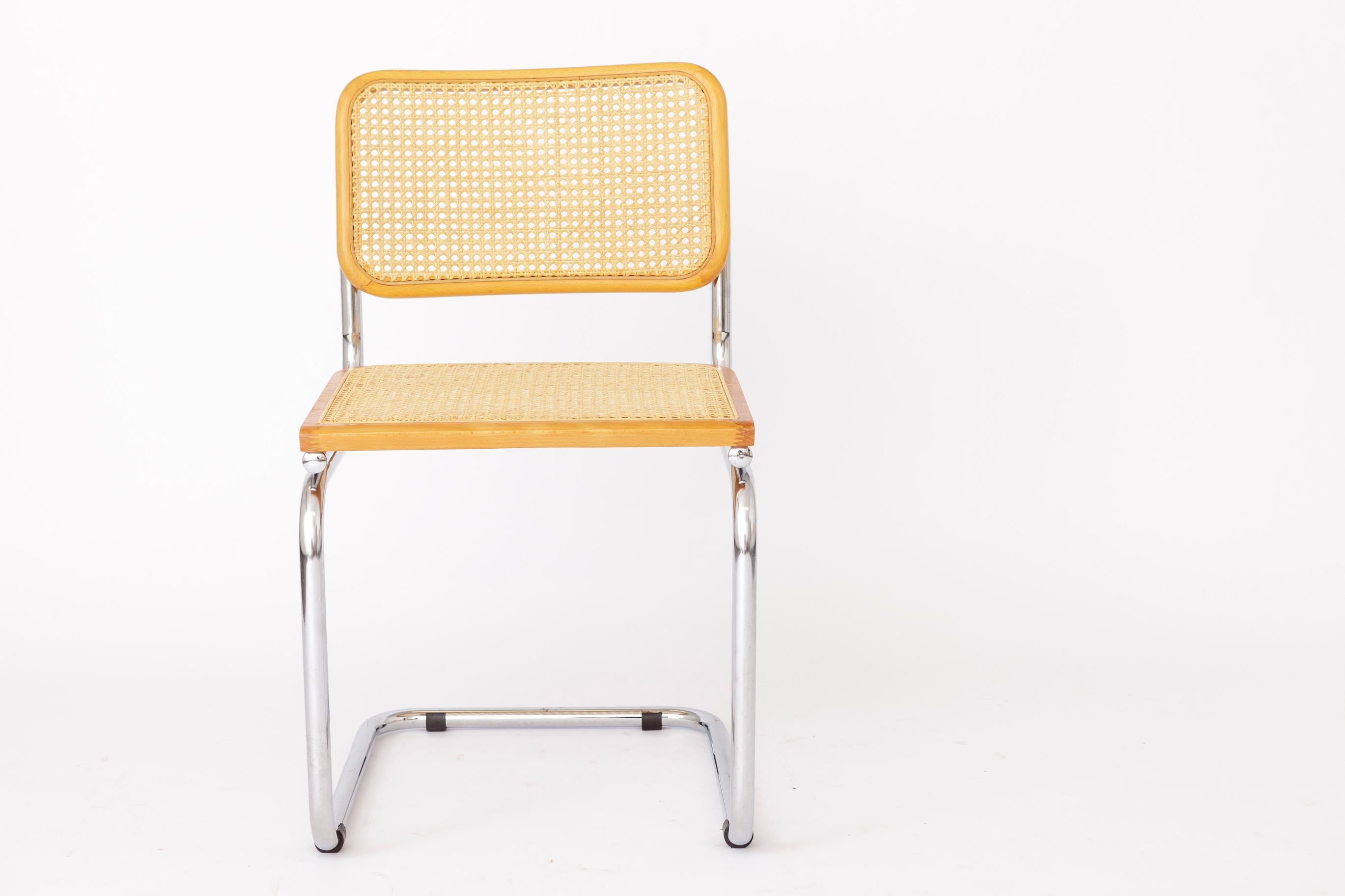 2 Cantilever Chairs from the 1990s, Made in Italy (Not Thonet). 

This chair is a unique piece, inspired by Marcel Breuer’s iconic designs. While the manufacturer is unknown, it serves as a beautiful replica with timeless appeal.

Details:
	•	Good