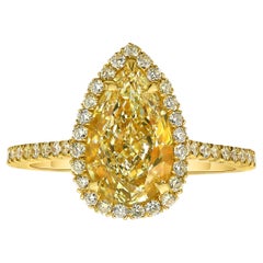 2 Carat All Yellow Pear Shape Diamond Halo Ring (bague de halo en forme de poire)