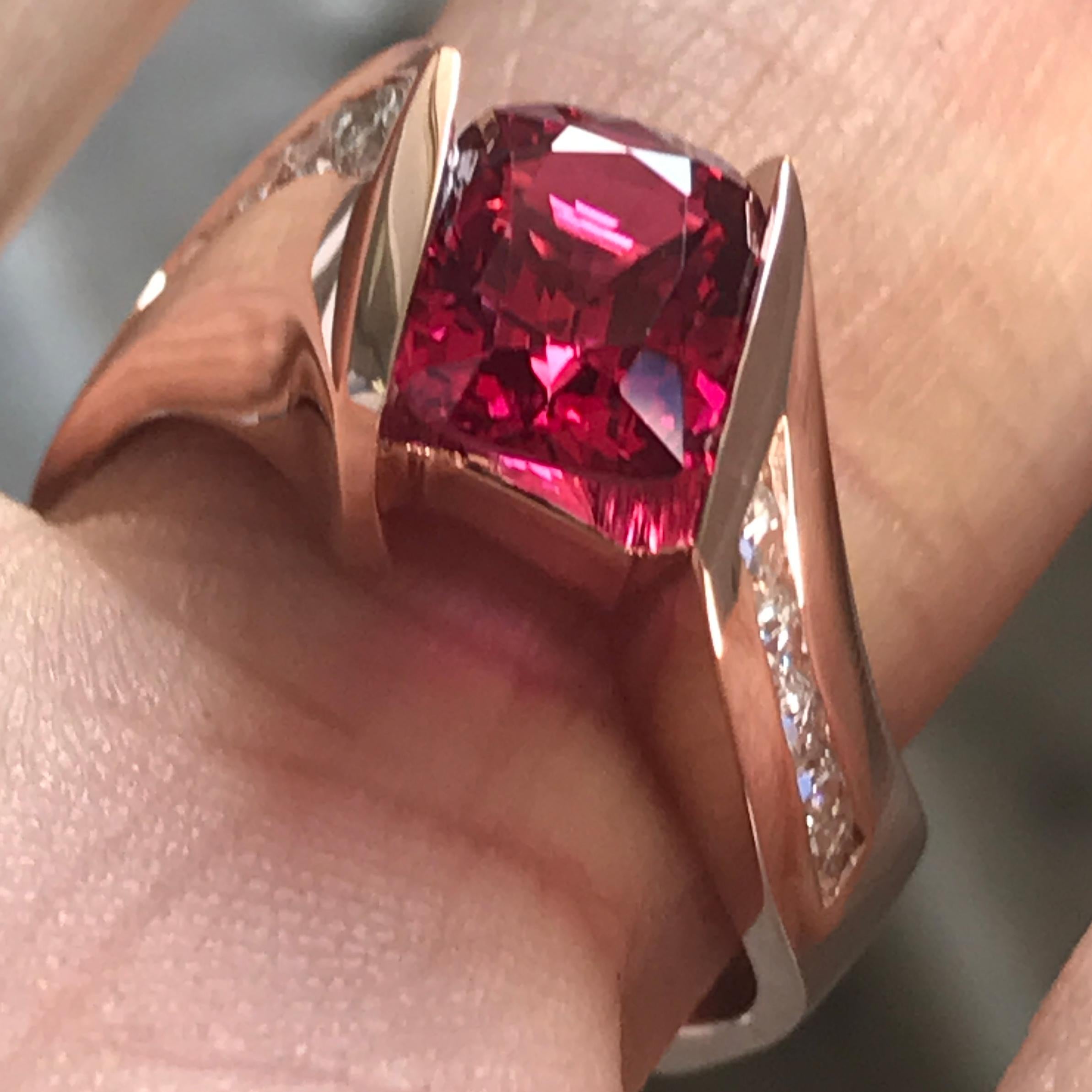 39968-1600015

Adaptable a cualquier tamaño de dedo, este anillo  se fabricarán bajo pedido y tardarán aproximadamente entre 1 y 3 semanas desde la aprobación final del diseño por parte del cliente. Si necesitas una fecha anterior, dínoslo y veremos