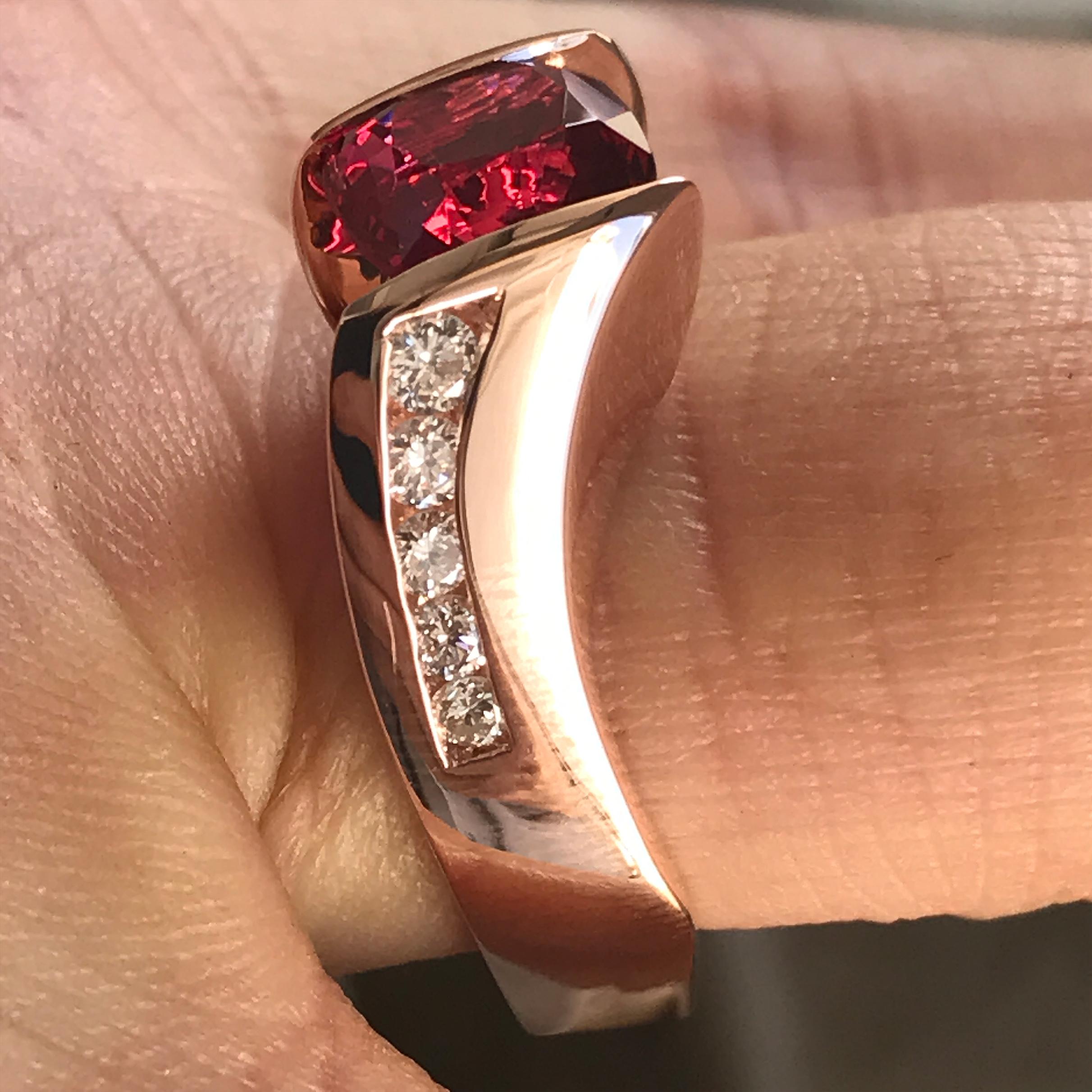 Anillo de oro rosa con espinela rosa en cojín de 2 quilates aproximadamente, Ben Dannie Corte cojín en venta