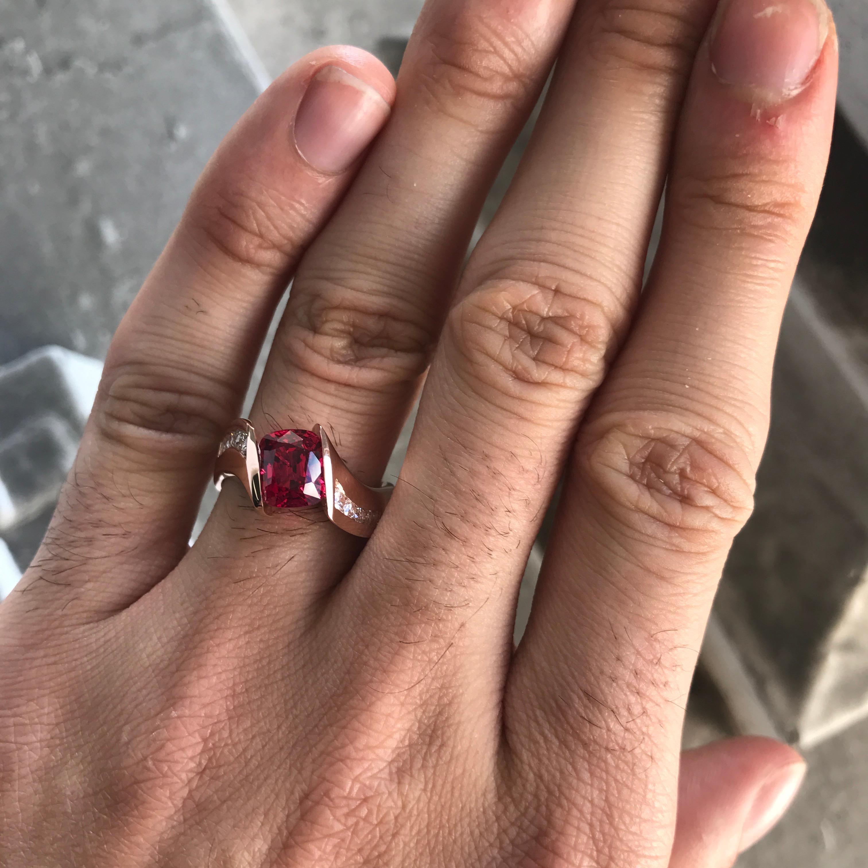 Anillo de oro rosa con espinela rosa en cojín de 2 quilates aproximadamente, Ben Dannie en Nuevo estado para la venta en West Hollywood, CA