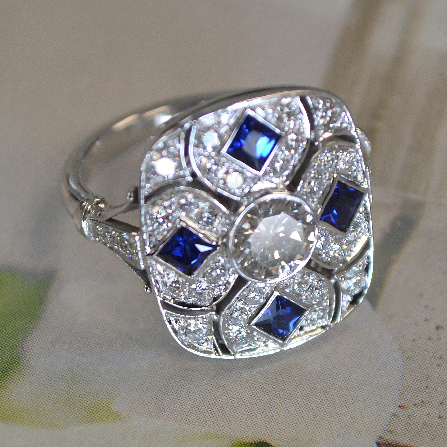 1900056-SE003
Can be sized to any finger size, ring will be made to order and take approximately  1-3 weeks from customers final design approval. If you need a sooner date let us know and we will see if we can accommodate you. Carat weight and color