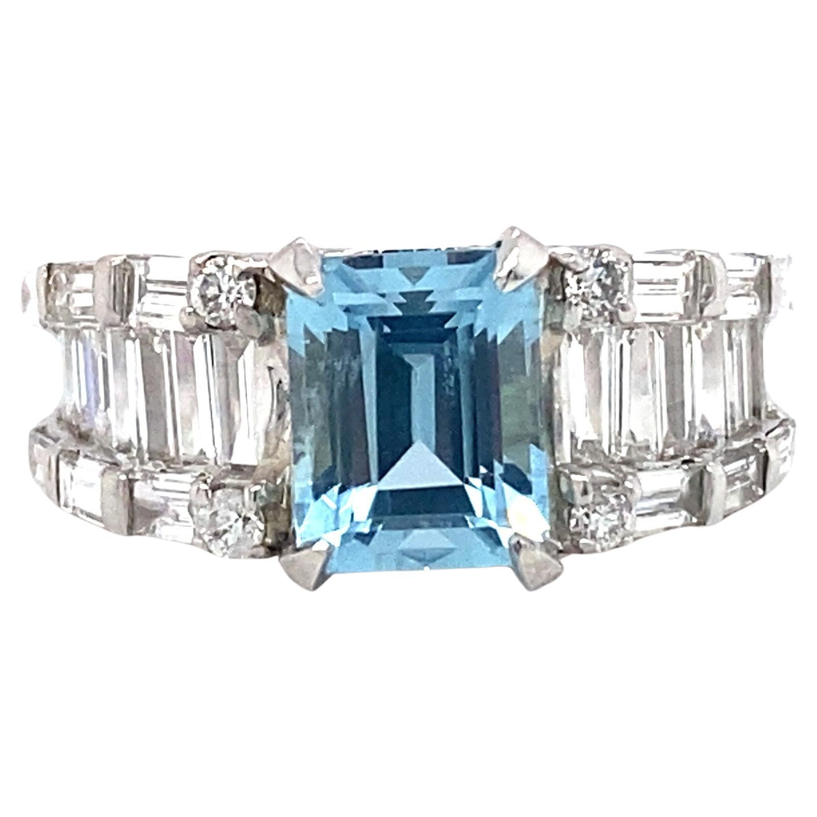 Anillo de Aguamarina y Diamantes de 2 Quilates en Oro de 14 Kilates en venta