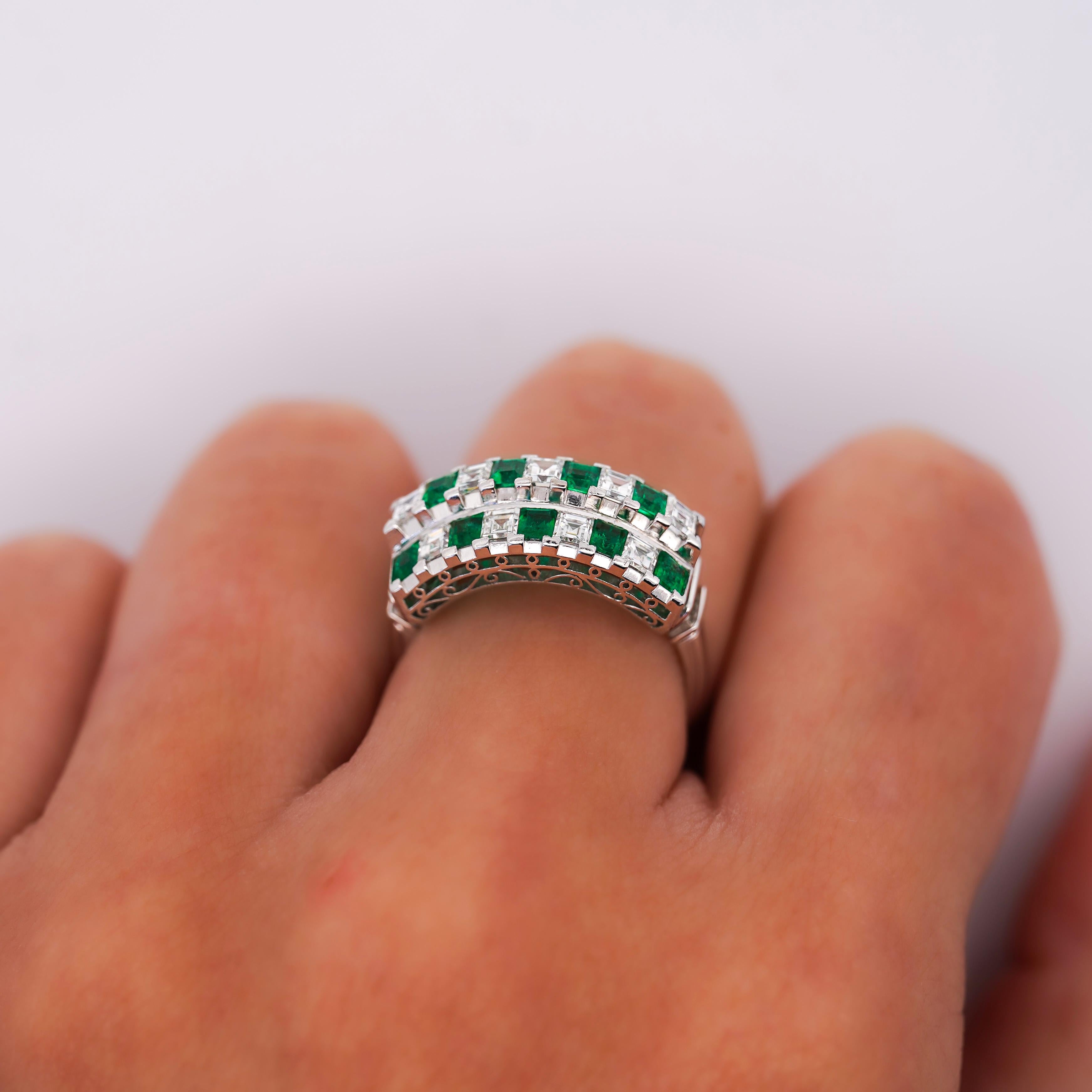 Bague à damier en émeraude et diamant de 2 carats, taille Asscher en vente 2