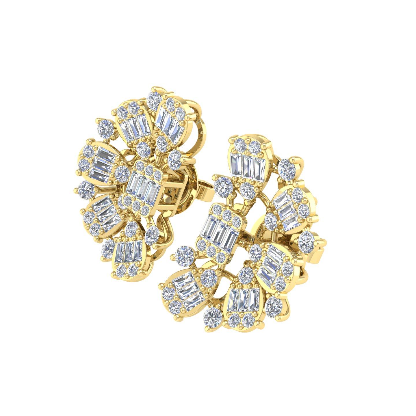 Le design/One fait référence à la forme des boucles d'oreilles, qui ressemblent à un croissant de lune. Ce design peut varier, mais il se caractérise généralement par un arrangement incurvé ou effilé de diamants baguettes, créant une silhouette