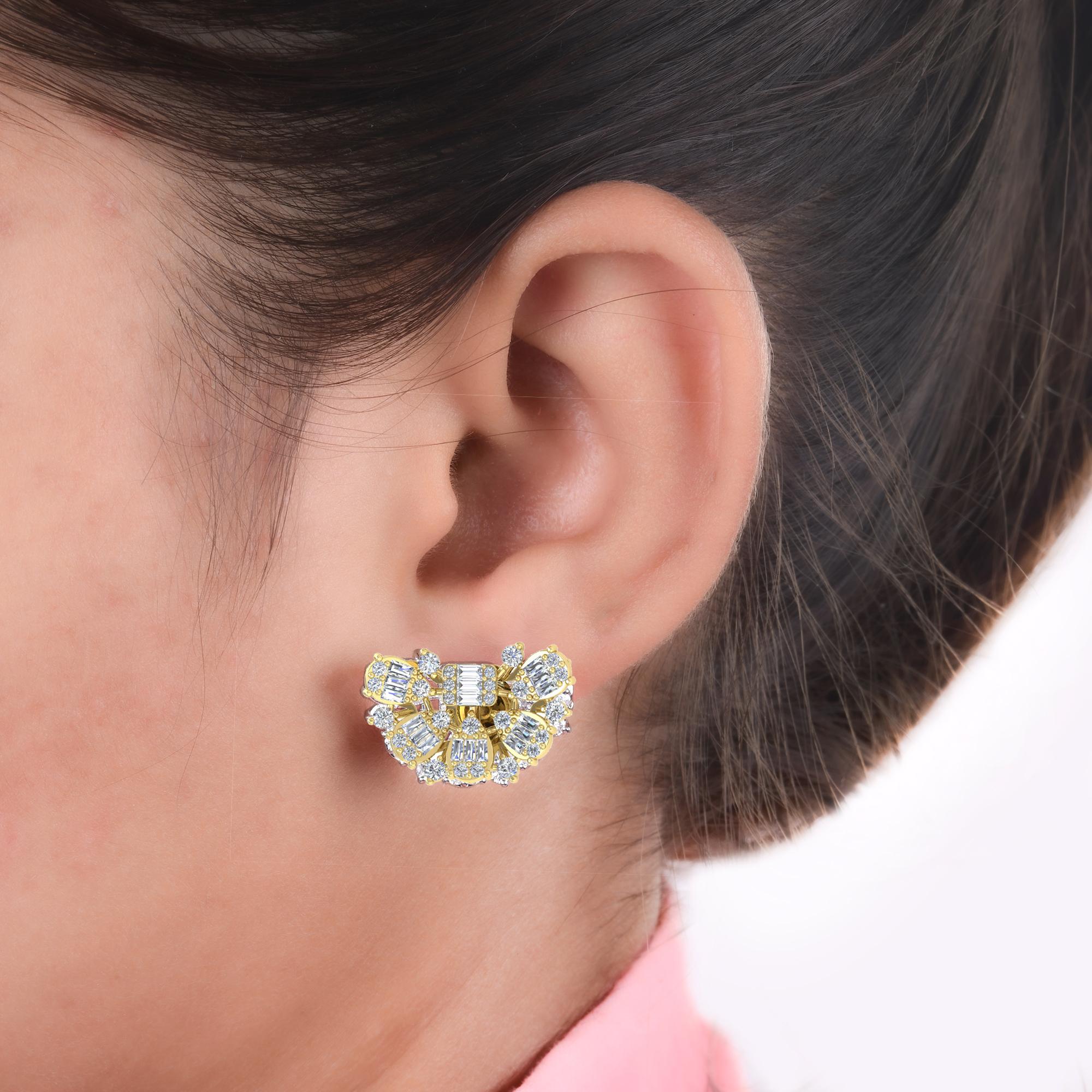 Boucles d'oreilles demi-lune en or jaune 14 carats avec diamants baguettes de 1,86 carat Neuf - En vente à Diera, Dubai