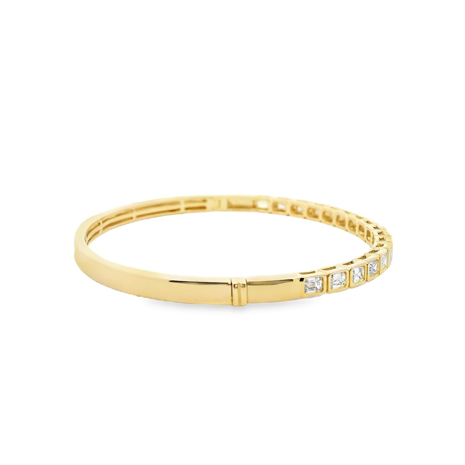 Approx. Poids du diamant : 1,94 carats
Qualité du diamant : Couleur G-H, pureté VS
Métal : Or jaune 18K
Taille du poignet : 7 pouces
Largeur : 3.4 mm
Approx. Poids : 10,84 grammes

Avis de non-responsabilité : Chacun de nos bijoux est fabriqué de