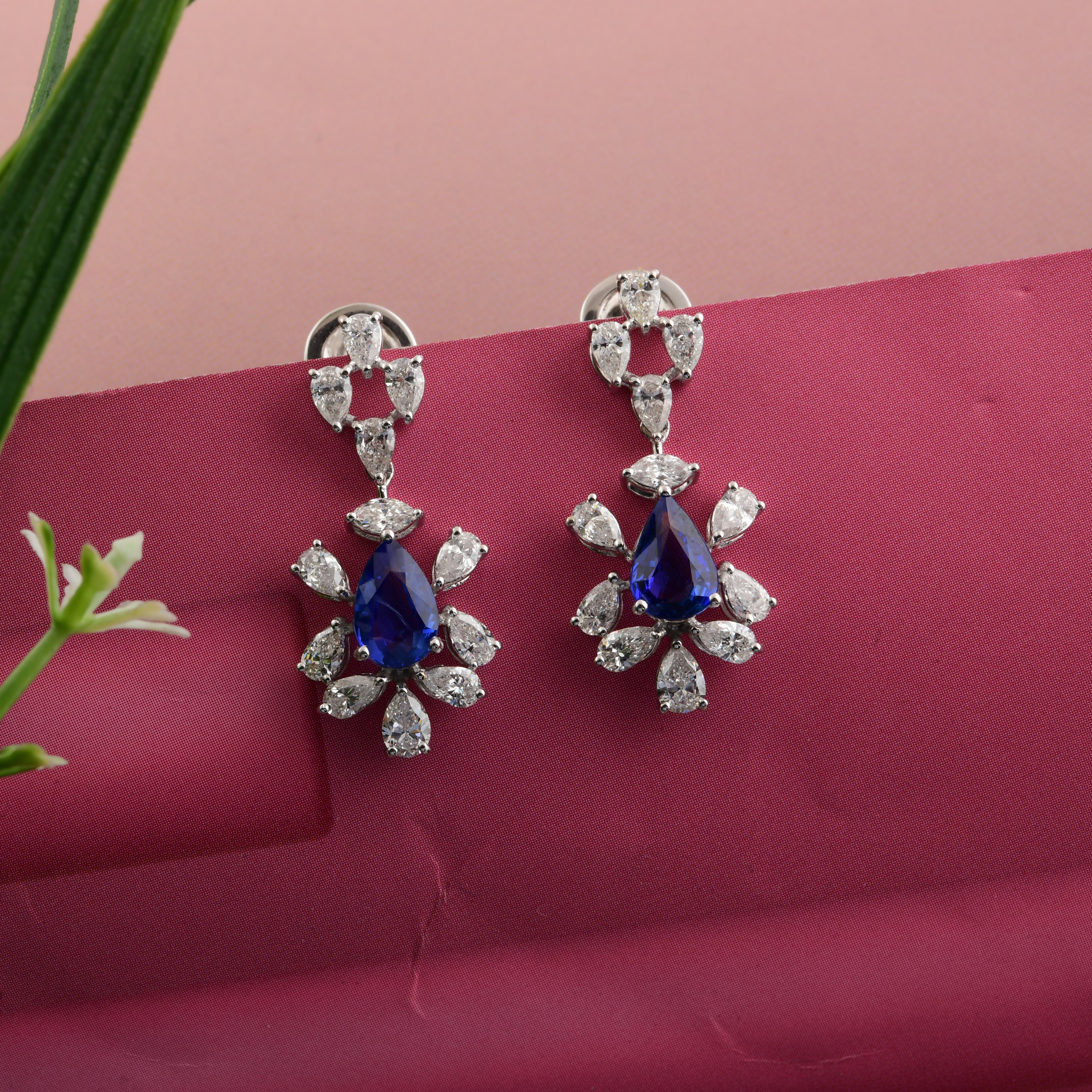Modern 2 Carat Blue Sapphire 2.1 Carat SI/H Diamond Dangle Earrings 18 Karat White Gold For Sale