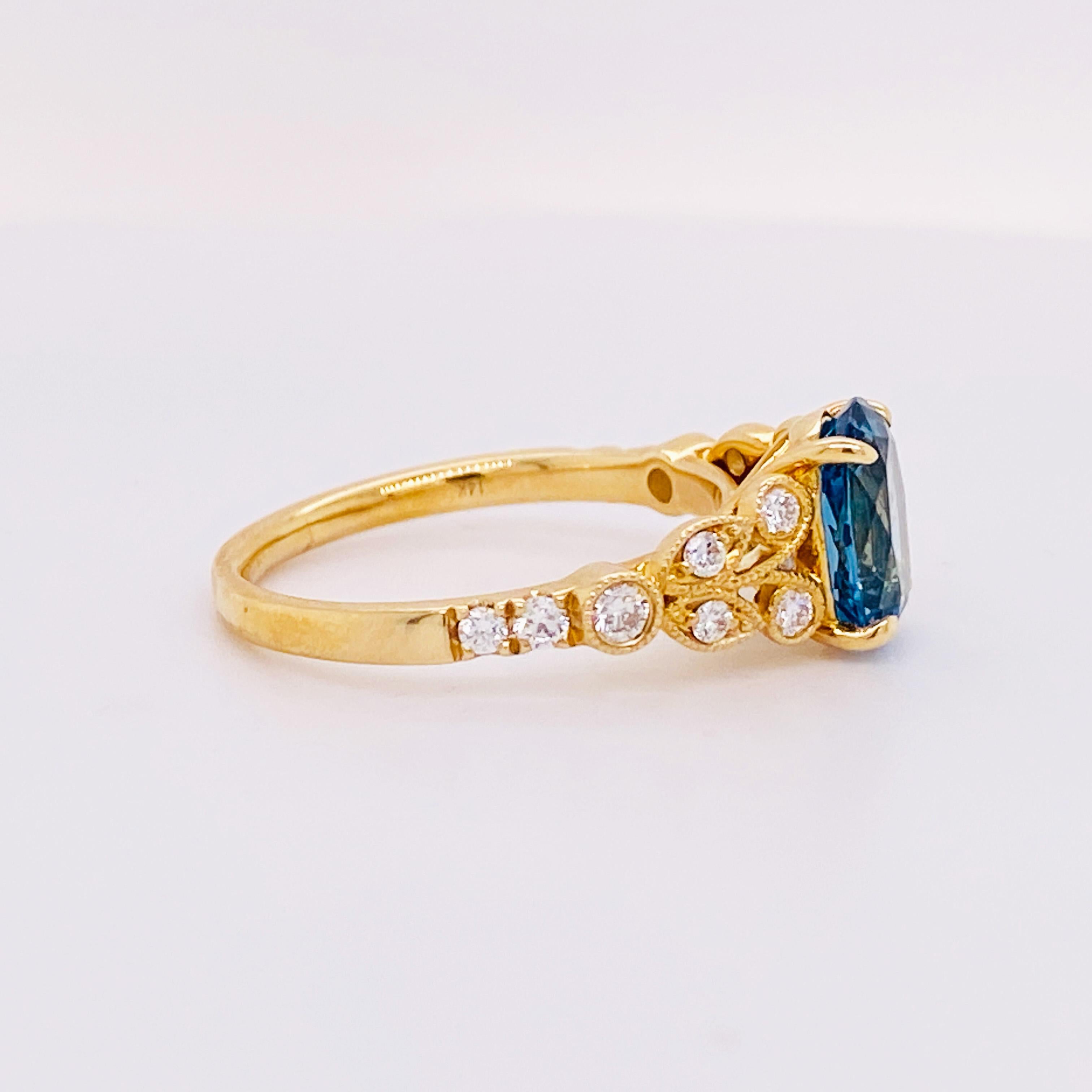 Bague en or jaune 14 carats avec zircon bleu et diamants inspirée de la Nature en vente 4