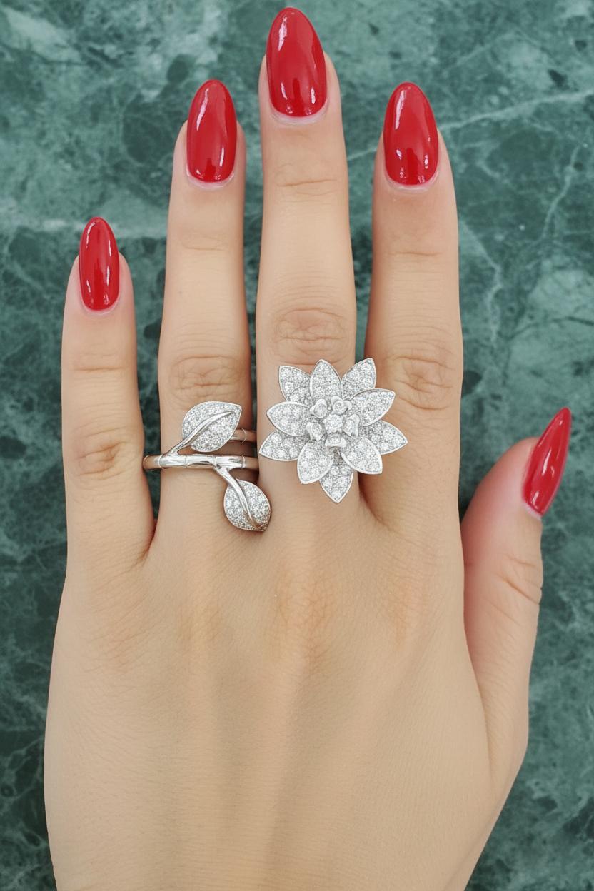 2 Karat Brillantschliff Diamant Blume Lotus zwischen den Fingern Statement Ring (Zeitgenössisch) im Angebot