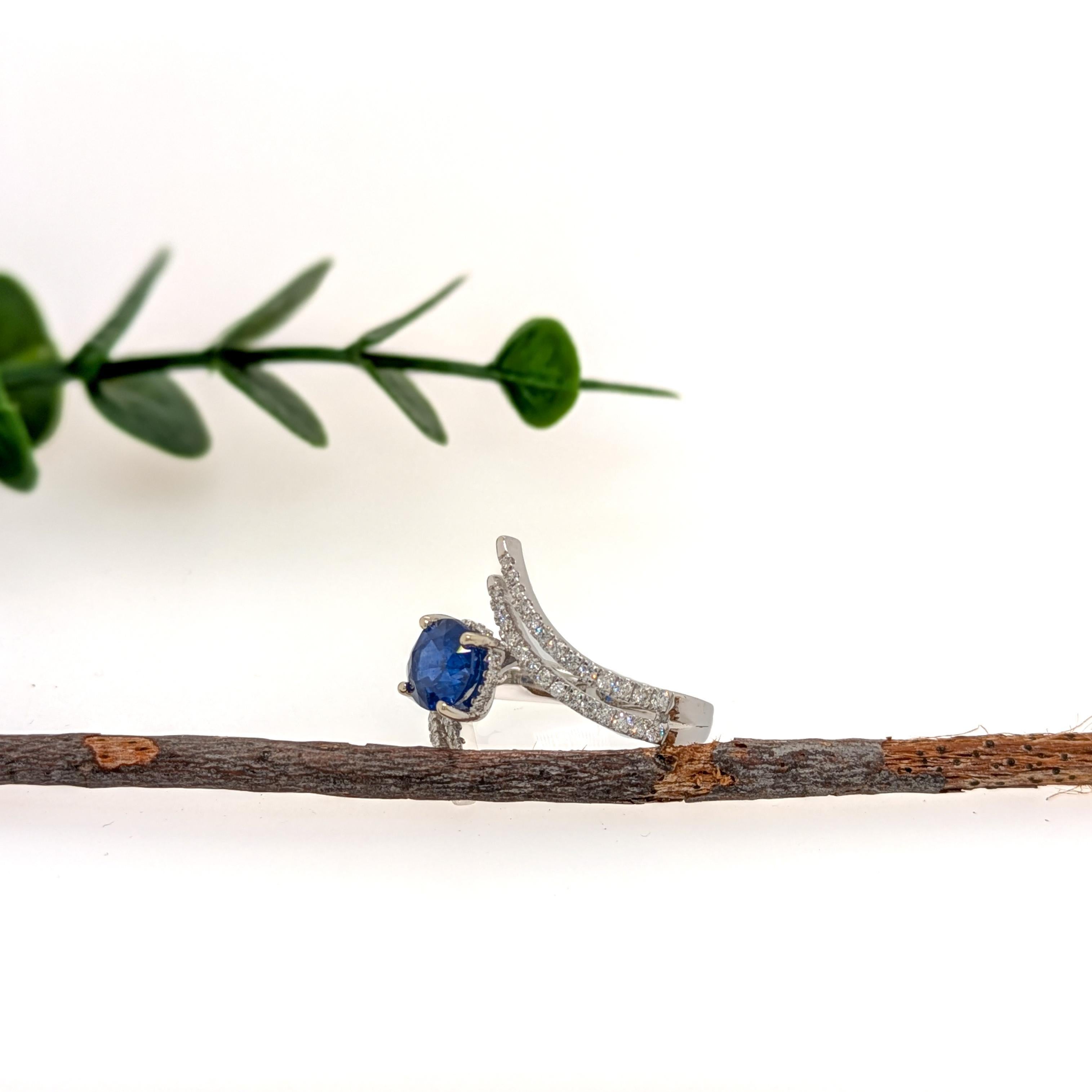Taglio rotondo Anello con zaffiro di Ceylon da 2 carati e diamanti naturali in oro massiccio 14K  RD 7 mm in vendita