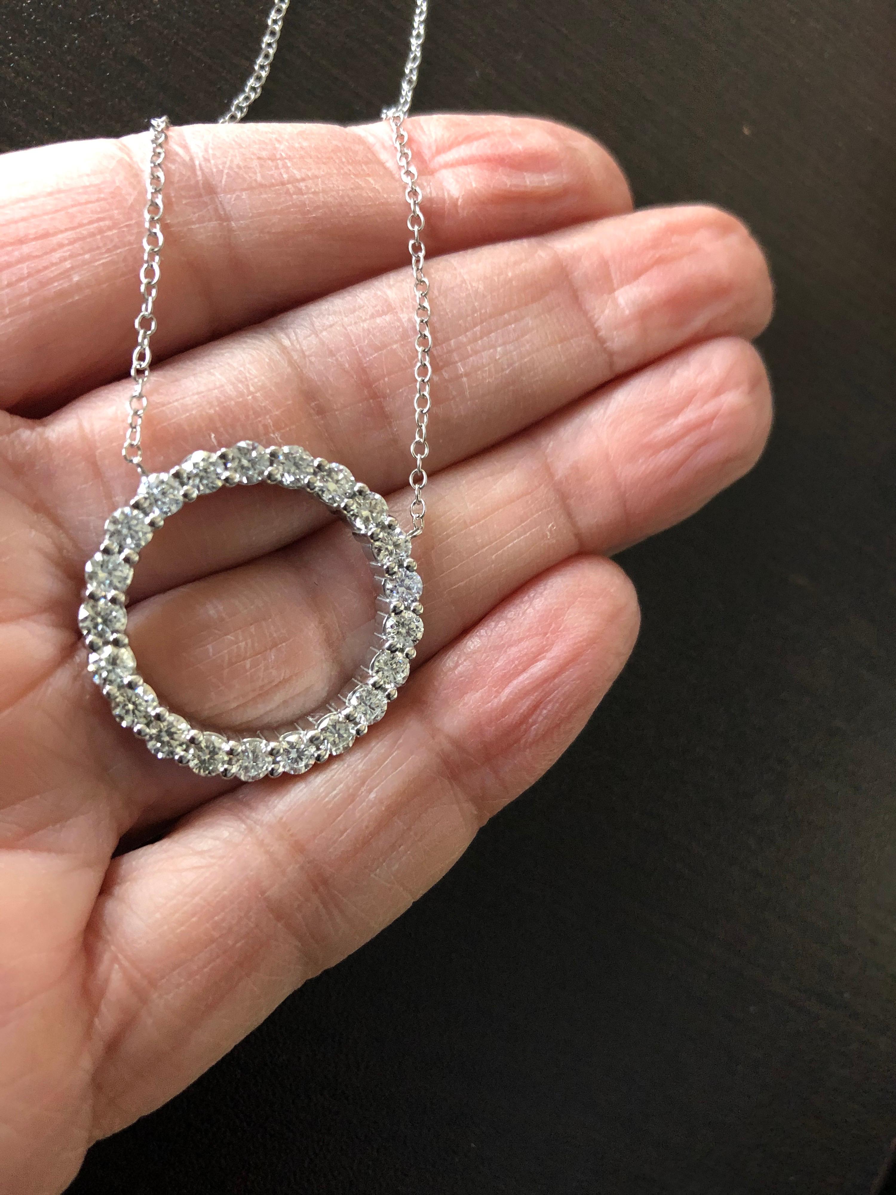 Women's 2 Carat Circle Diamond Pendant 14 Karat For Sale