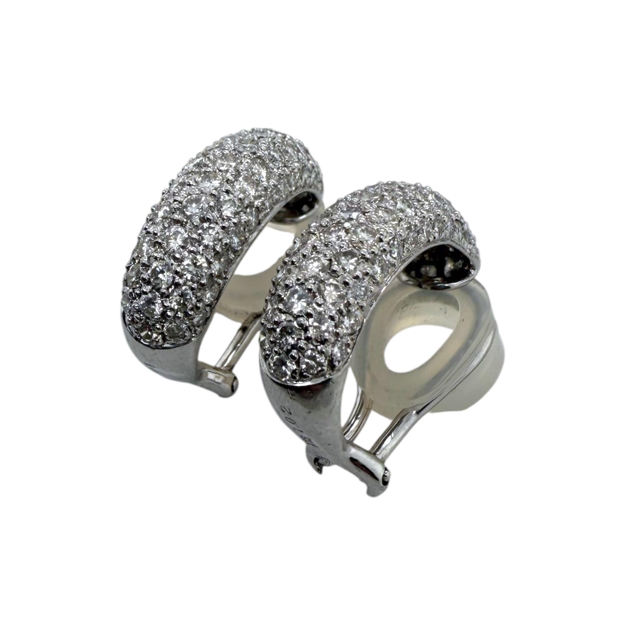 Taglio brillante Orecchini a cerchio con diamanti a clip da 2 carati in oro bianco 18K in vendita