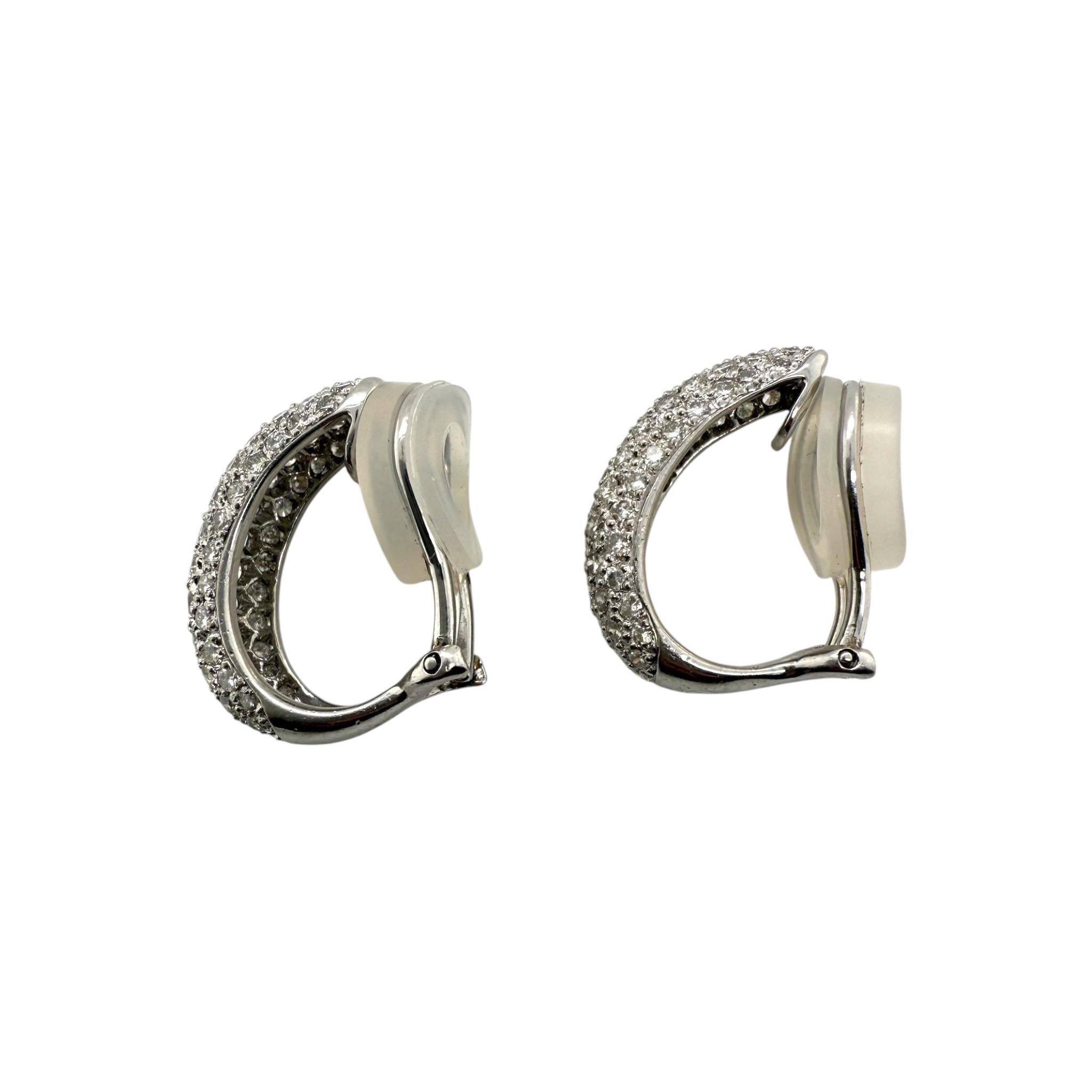 Orecchini a cerchio con diamanti a clip da 2 carati in oro bianco 18K in vendita 1
