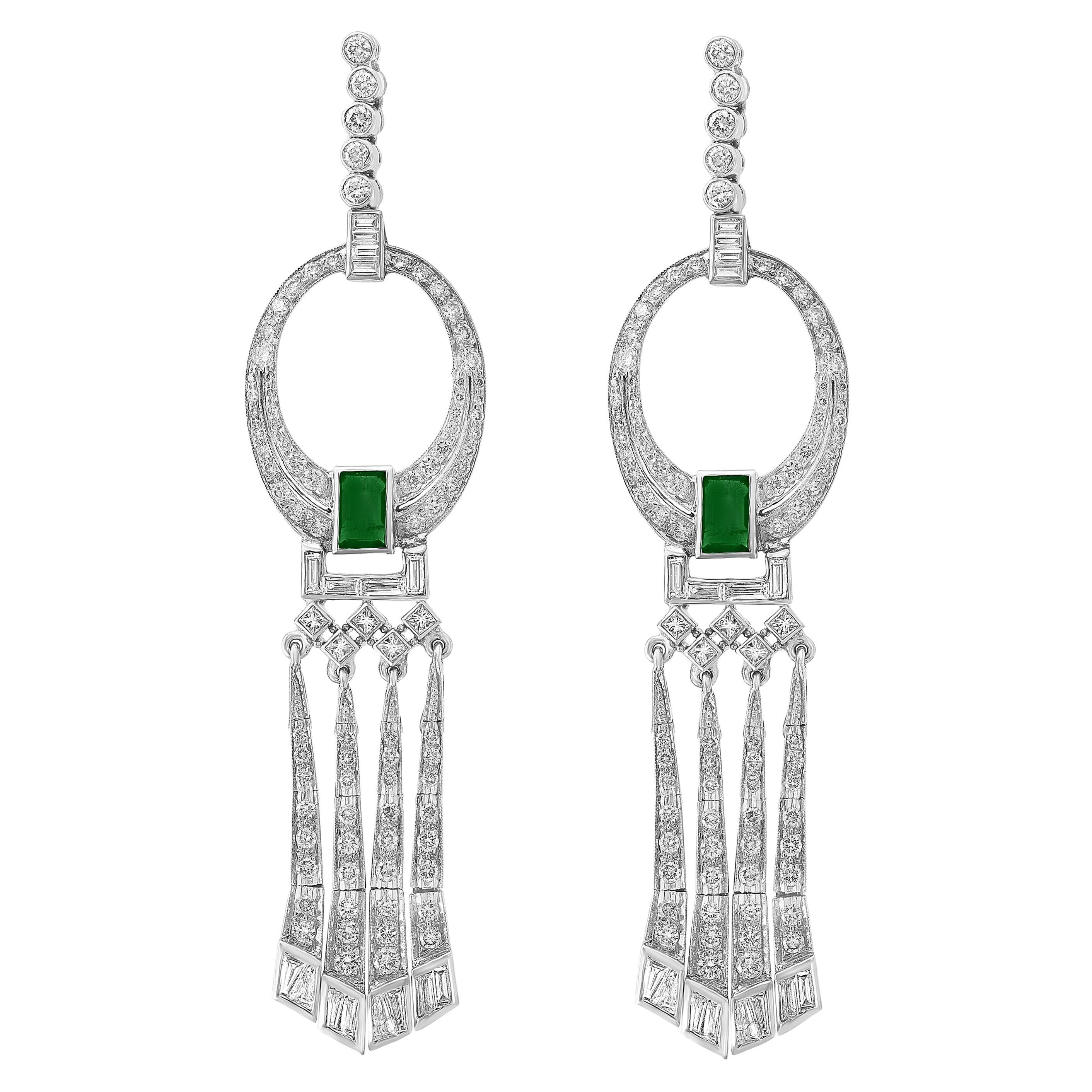 2 Karat kolumbianischer Smaragd im Smaragdschliff mit Smaragd  Tropfen-/Cocktail-Ohrringe aus Platin im Angebot