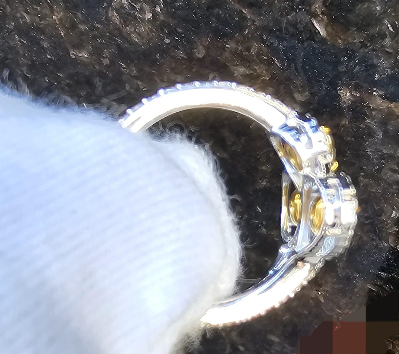 Bague de fiançailles en diamants combinés de 2 carats certifiés Y en vente 2