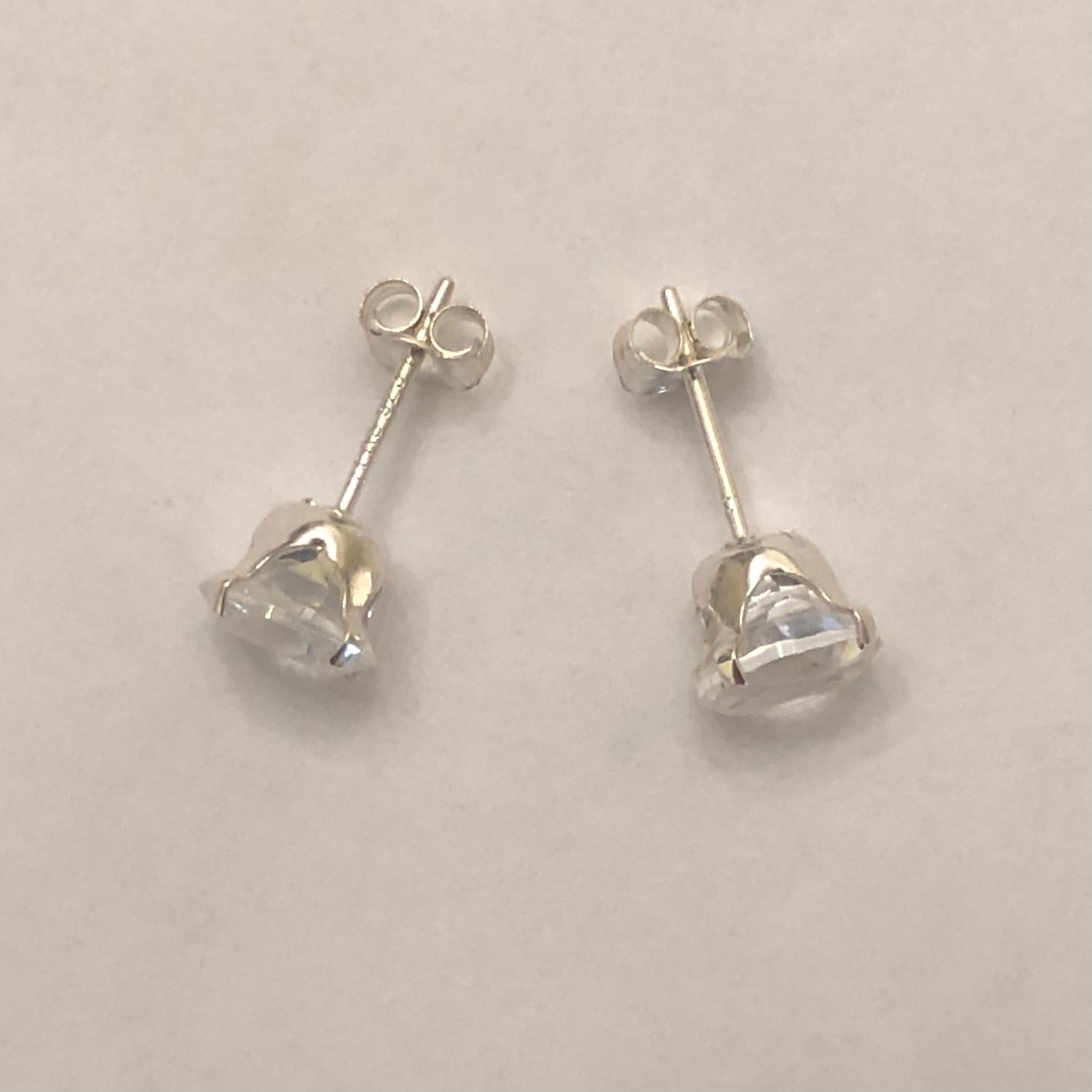 2 Carat Ct Real Natural Solitaire White Topaz Round Solitaire Stud Earrings 925 In New Condition For Sale In New York, NY