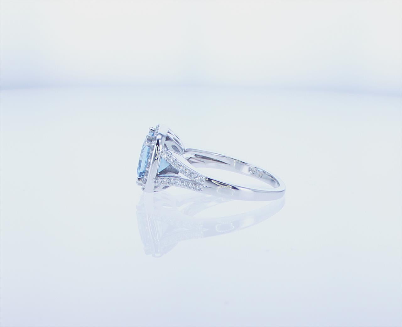 2 Carat Cushion Aqua Cocktail Ring In New Condition For Sale In New York, NY
