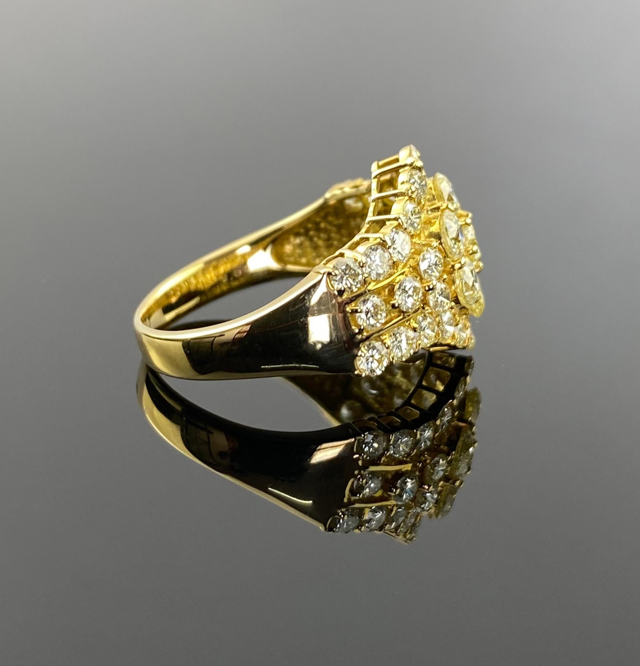 Art déco Bague grappe en or jaune et diamants de 2 carats en vente