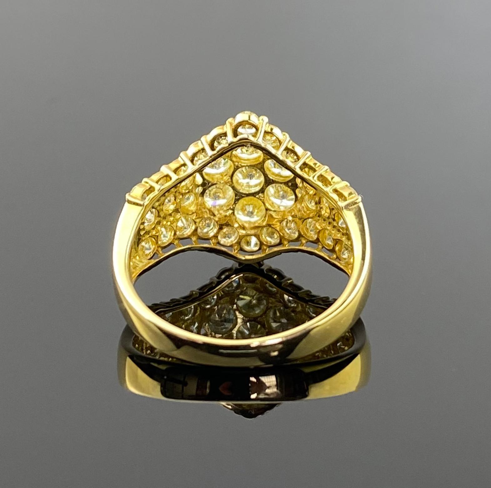 2 Carat Diamond and Yellow Gold Cluster Ring In New Condition For Sale In Bangkok, Thailand