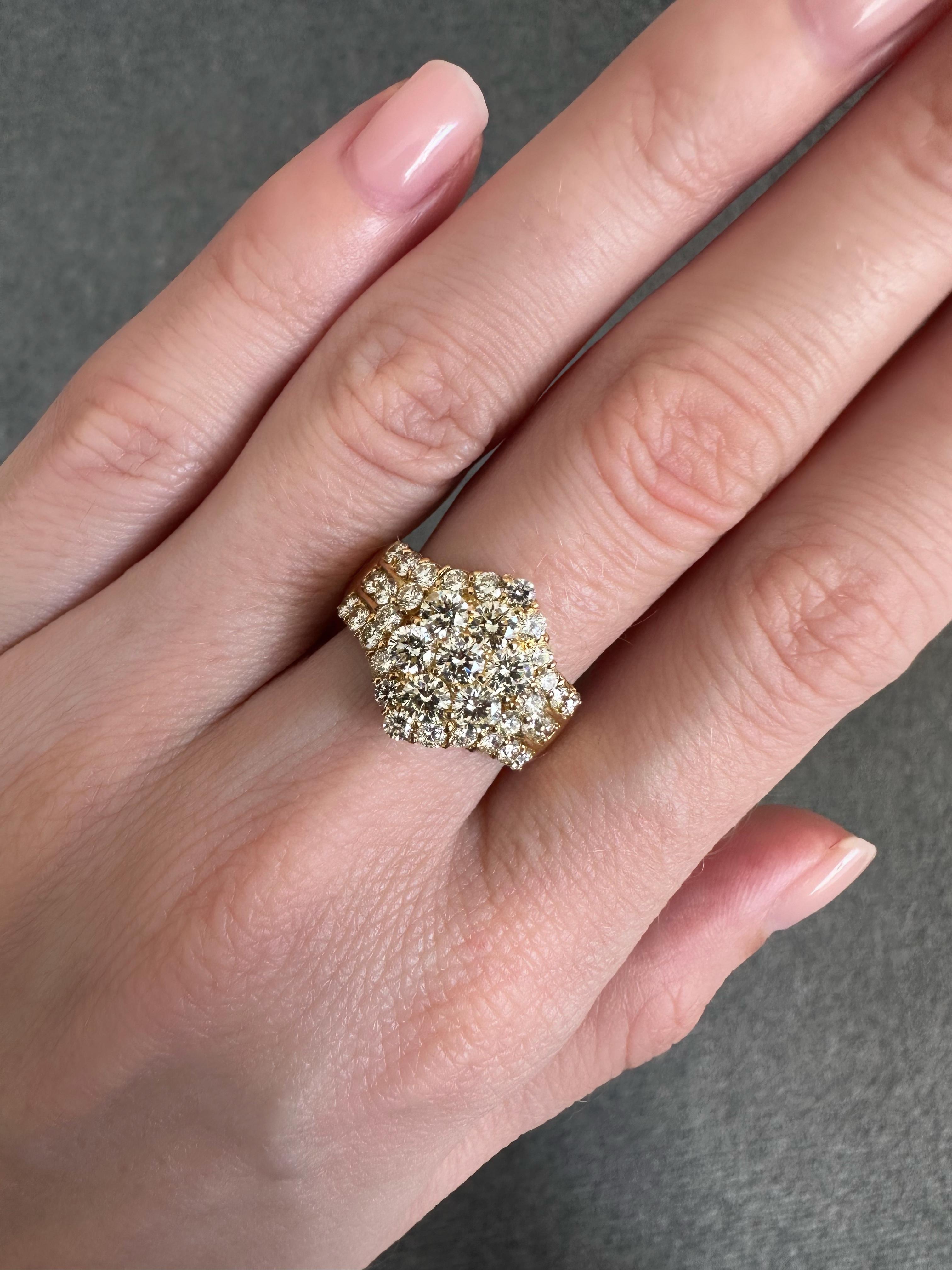 Women's or Men's 2 Carat Diamond and Yellow Gold Cluster Ring For Sale