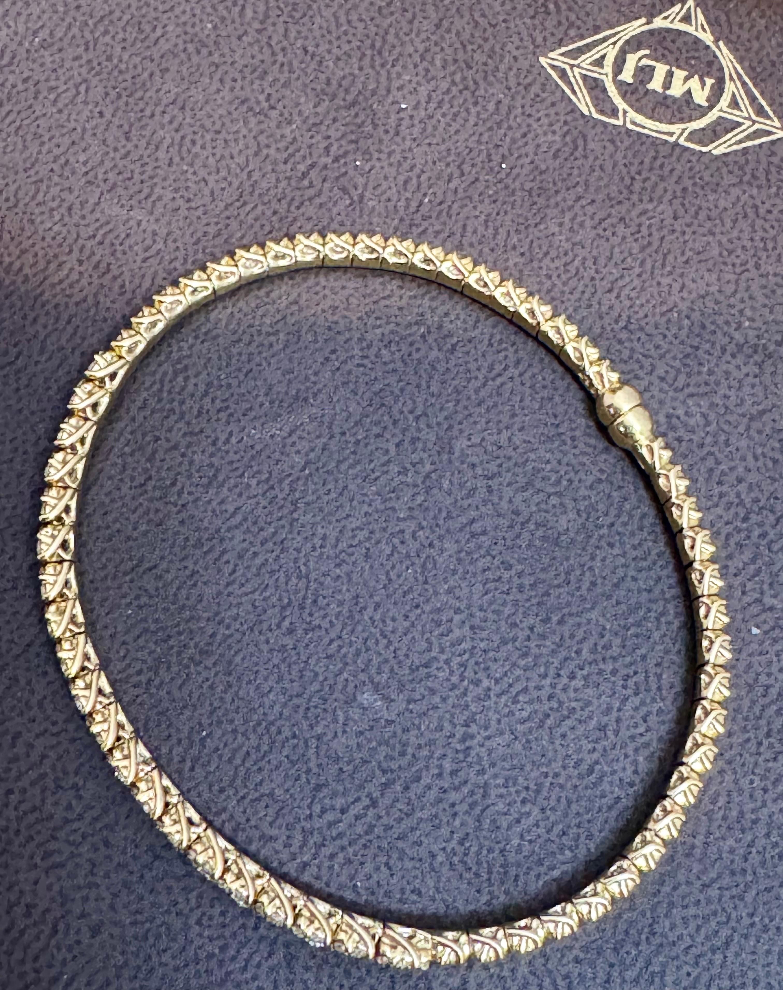 Diamants de 2 carats  Bracelet jonc en or jaune 18 carats 20 grammes, signé SGJ Pour femmes en vente