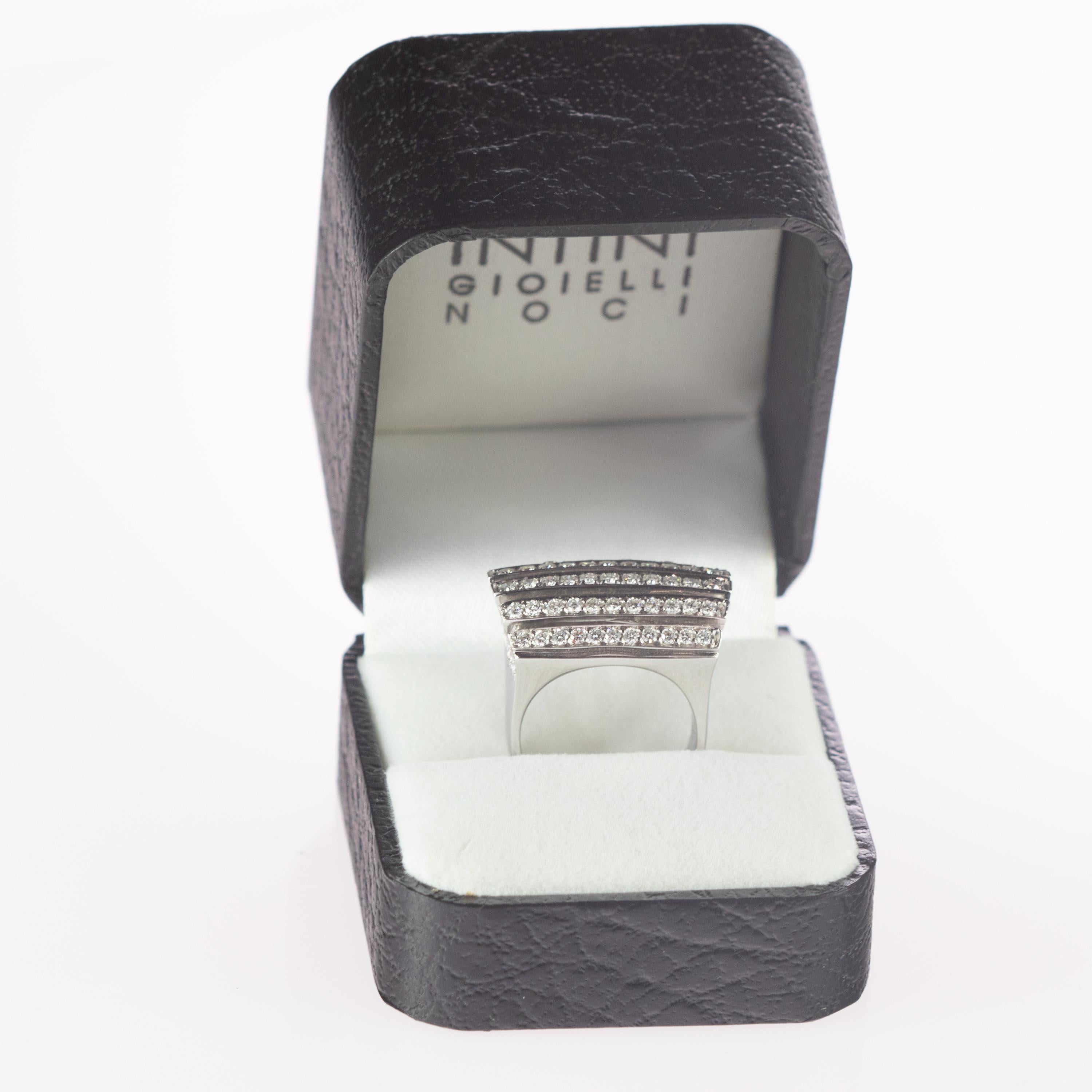 Anillo de Cóctel en Racimo de Corona Piramidal de Oro de 18 Kilates Brillante de 2 Quilates en venta 1