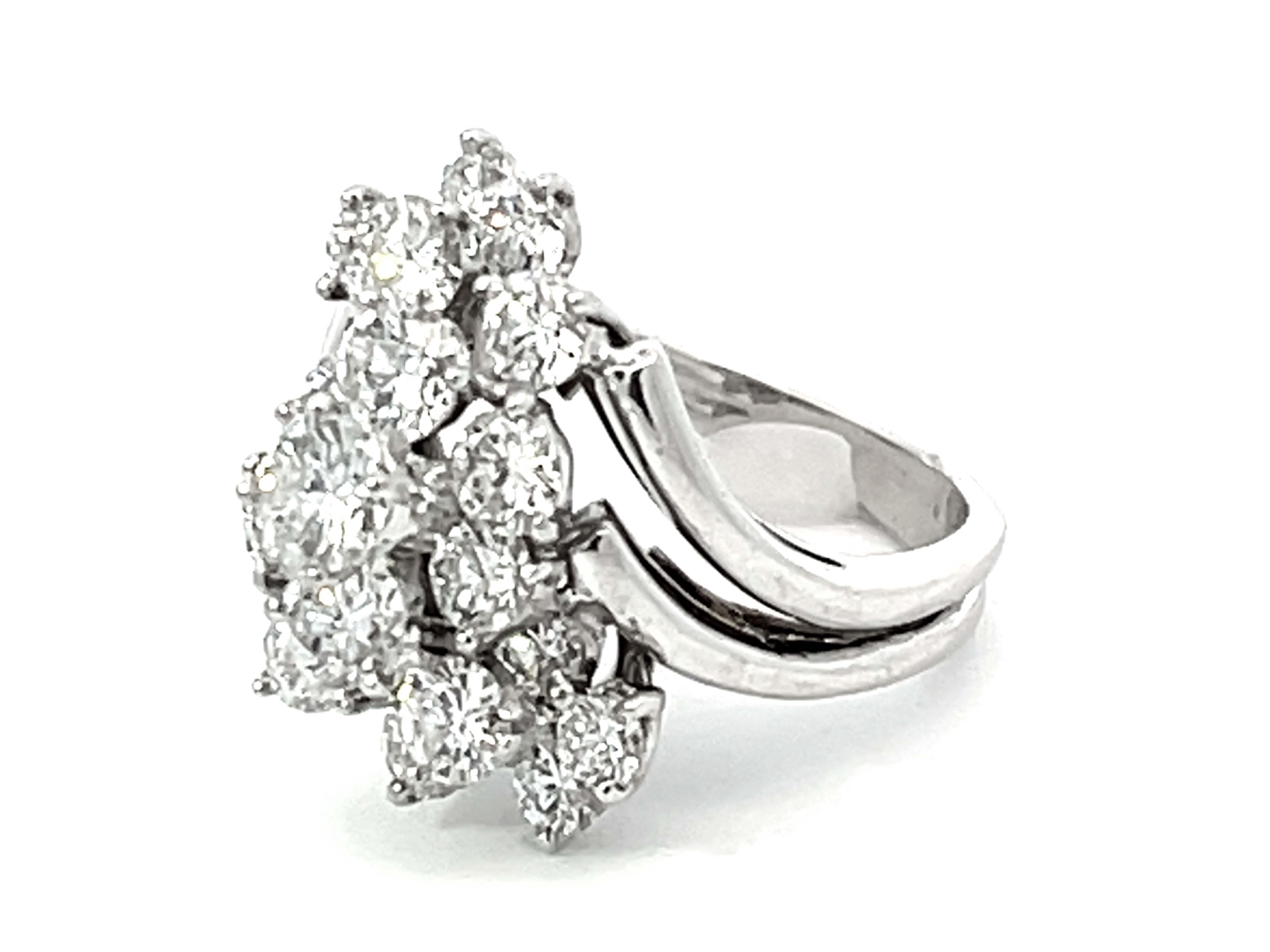 Brilliant Cut 2 Carat Diamond Cluster Ring 18k White Gold For Sale