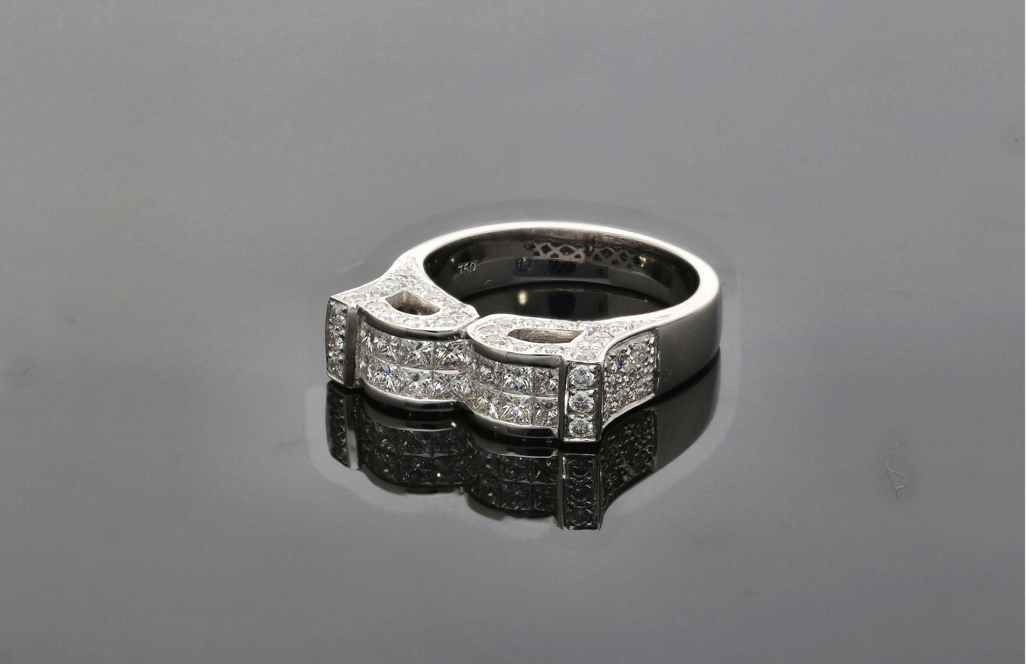 2 Karat unsichtbarer Cluster-Kathedralenring aus 18 Karat Weißgold mit Diamanten (Zeitgenössisch) im Angebot