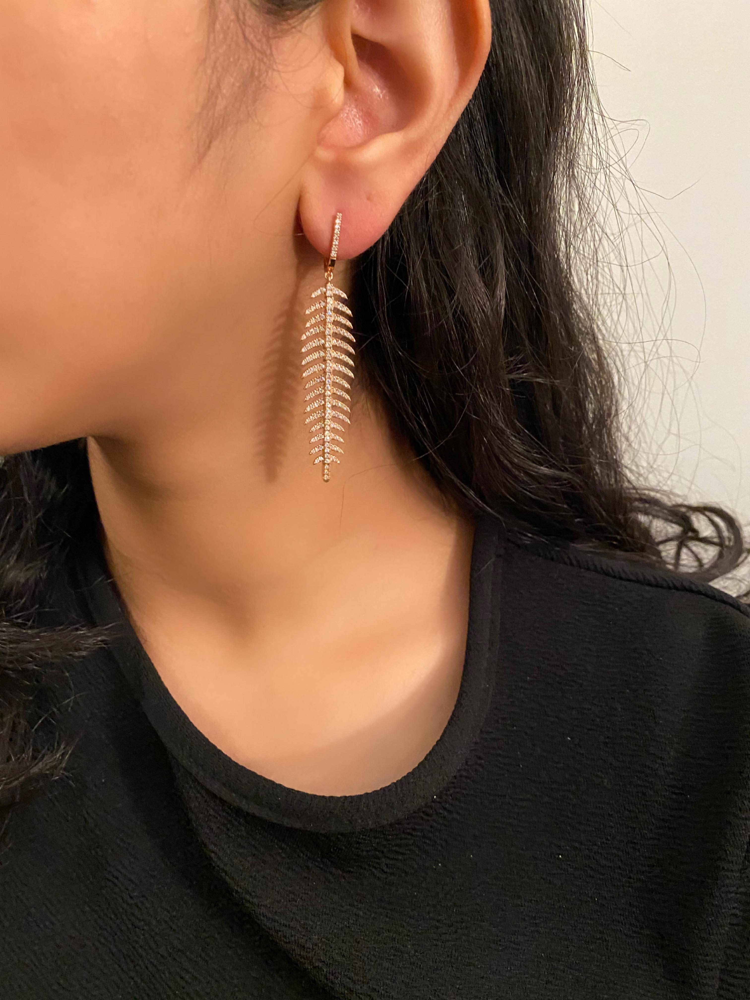 Boucles d'oreilles flexibles en forme de feuille et de feston avec 2 carats de diamant Unisexe en vente