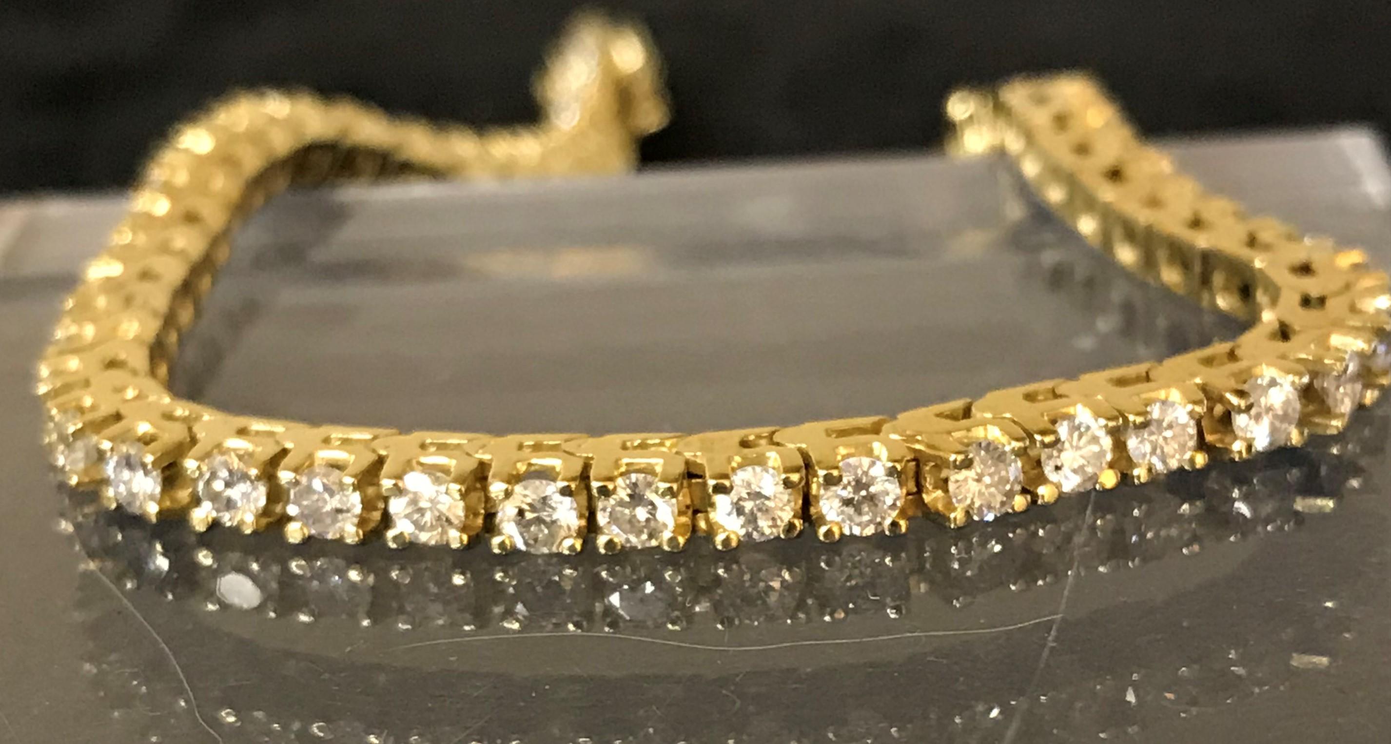 This beautiful, sparkly bracelet goes with any outfit! A perfect gift!!
It can be worn alone and stacked with other bracelets.
14 karat yellow gold
51 total round diamonds, each set in a 4 prong mounting
Approximately 2.0 total diamond weight
Easy