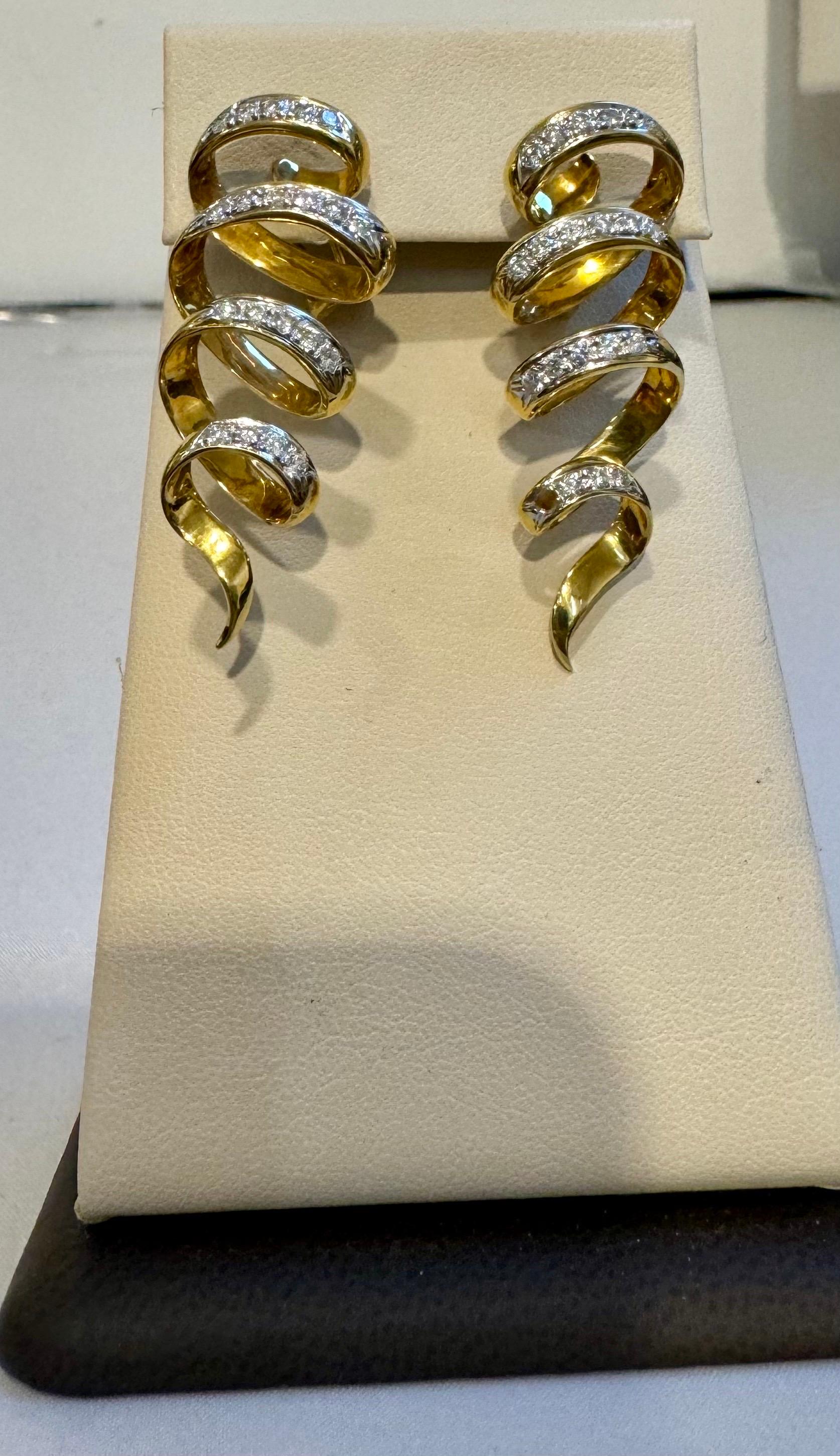 Boucles d'oreilles longues en or jaune 18 carats, 2 carats, diamant VS, 18.9 grammes en vente 7