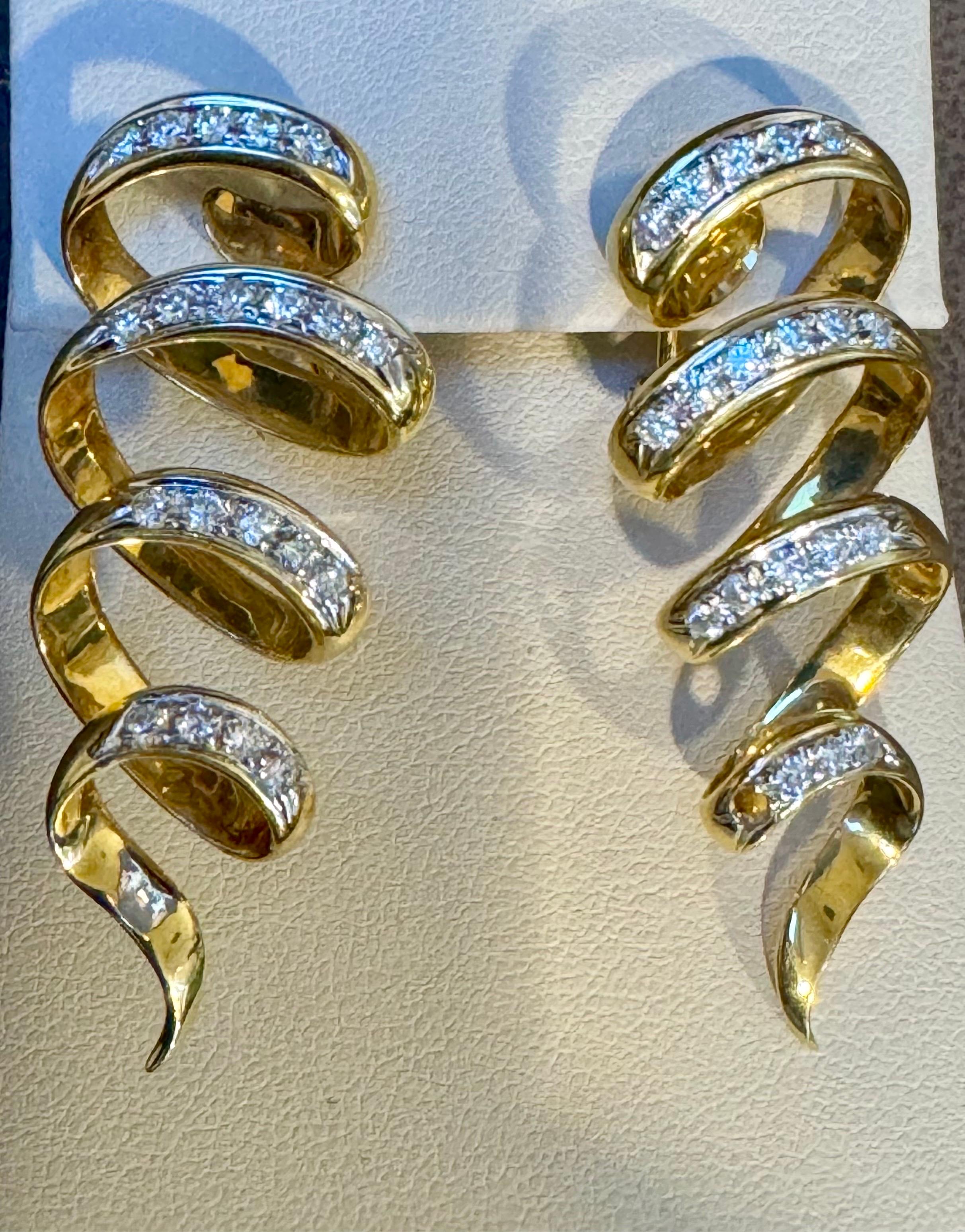 Boucles d'oreilles longues en or jaune 18 carats, 2 carats, diamant VS, 18.9 grammes en vente 9