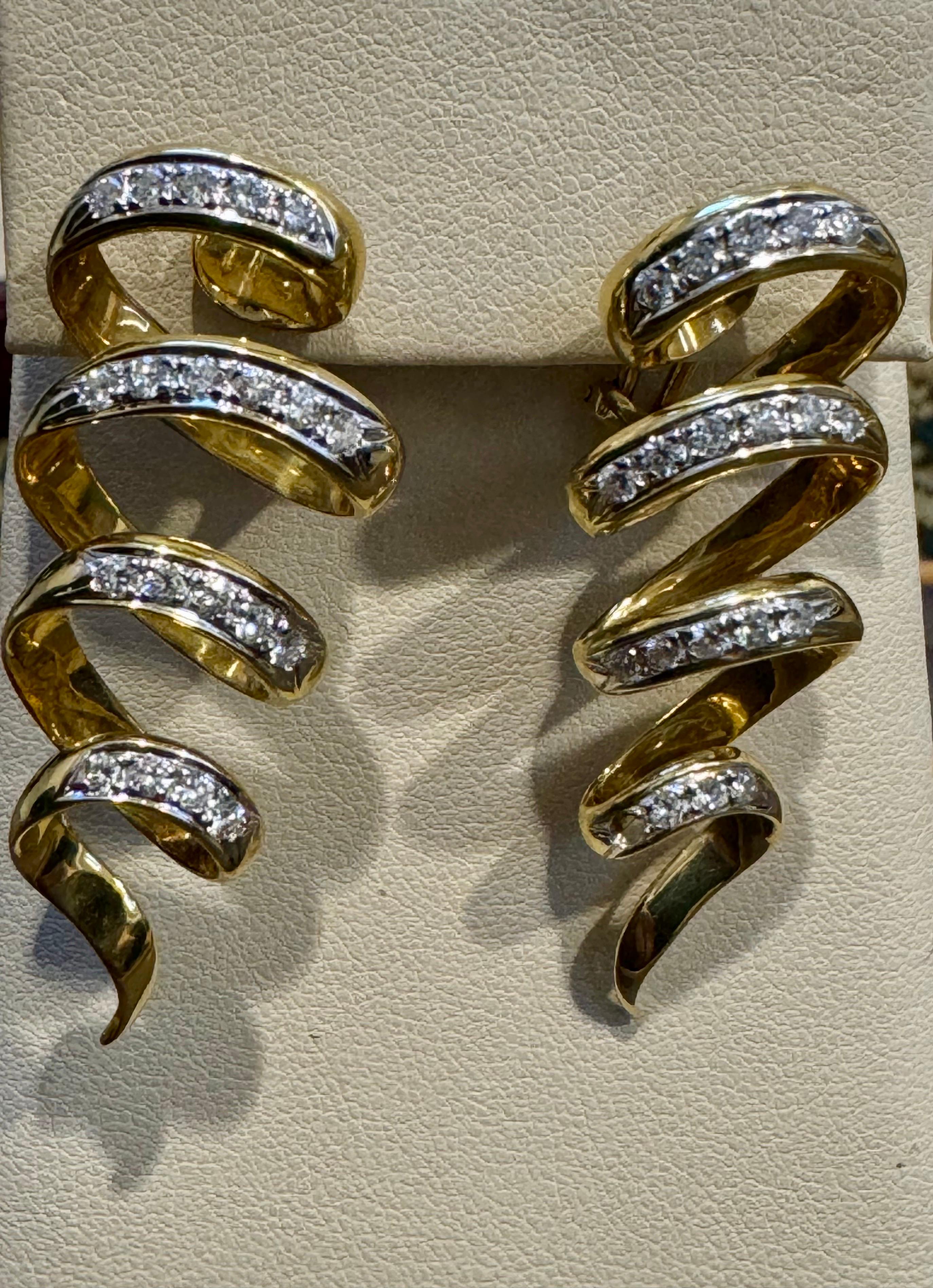 Taille ronde Boucles d'oreilles longues en or jaune 18 carats, 2 carats, diamant VS, 18.9 grammes en vente