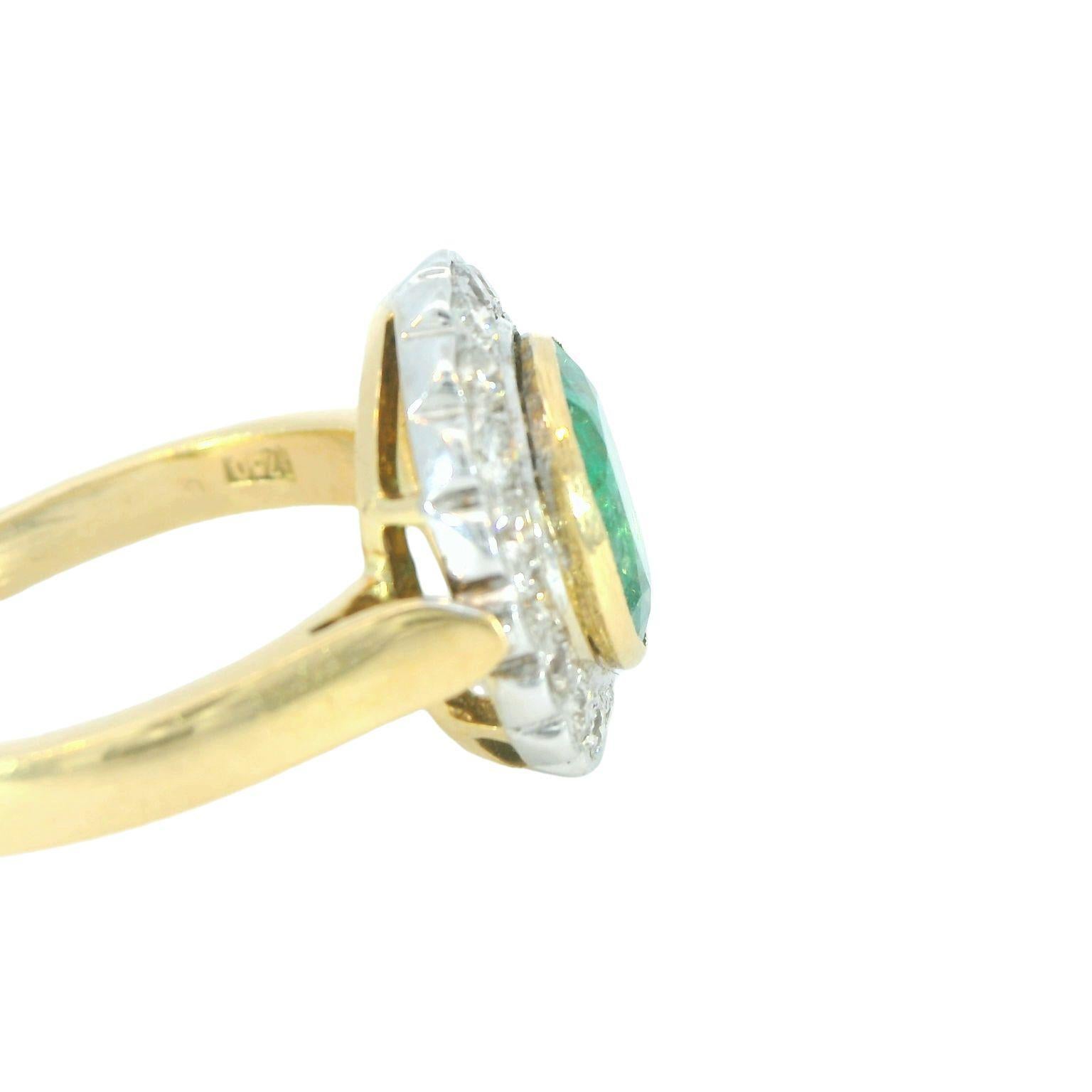 Moderne Bague en or 14K avec émeraude de 2 carats en vente