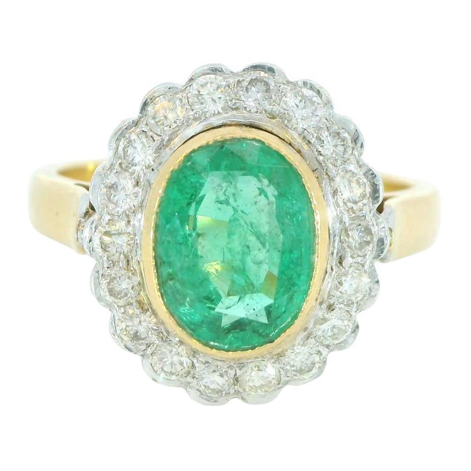 Anillo de oro de 14 quilates con esmeralda de 2 quilates en venta