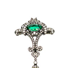 Broche ancienne en platine avec émeraude de forme ovale de 2,16 carats et diamants ronds