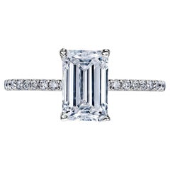 Bague de fiançailles avec diamant taille émeraude de 2 carats certifié E VS1