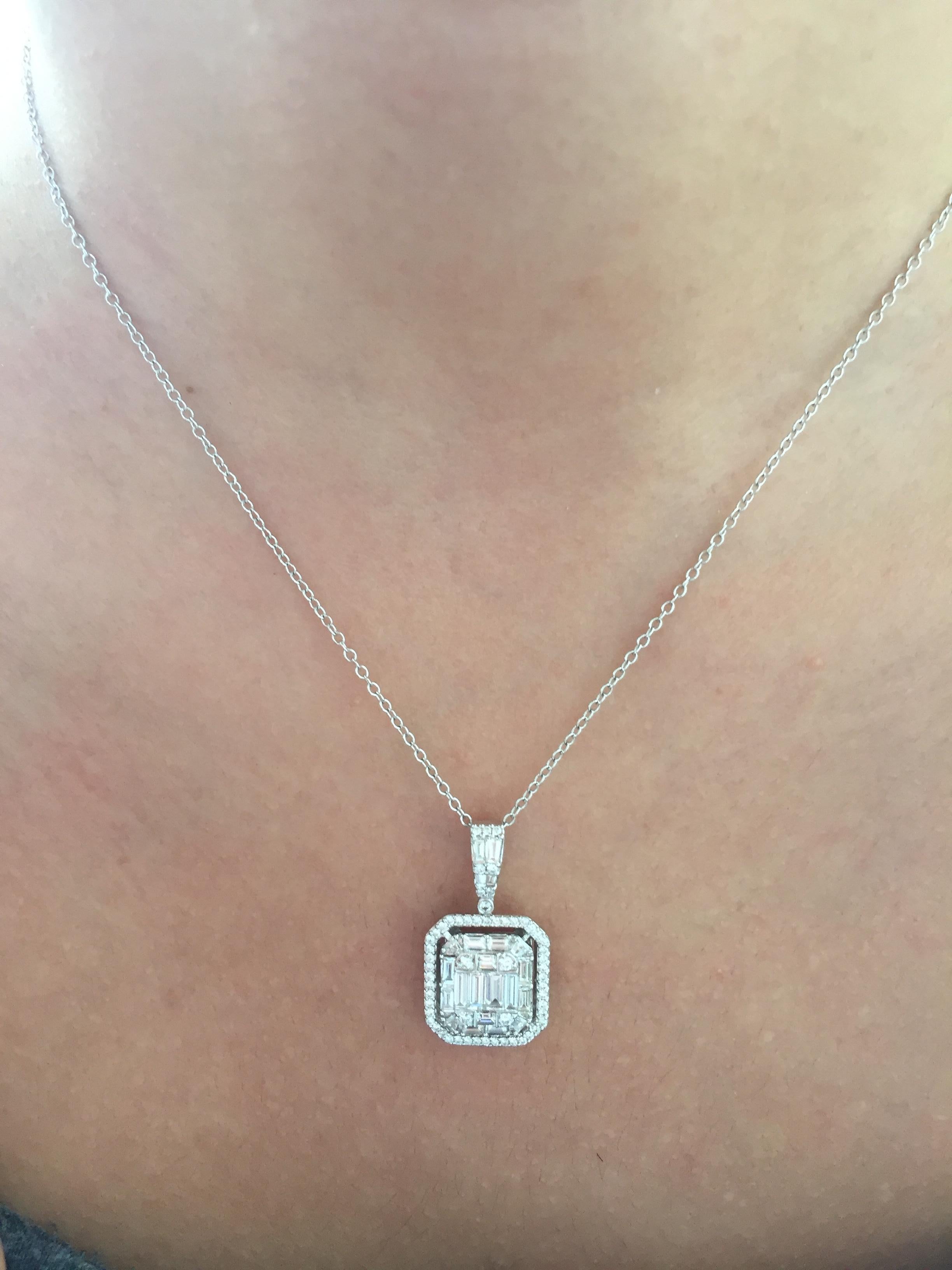 2 Karat Smaragdschliff-Diamant-Anhänger (Baguetteschliff) im Angebot
