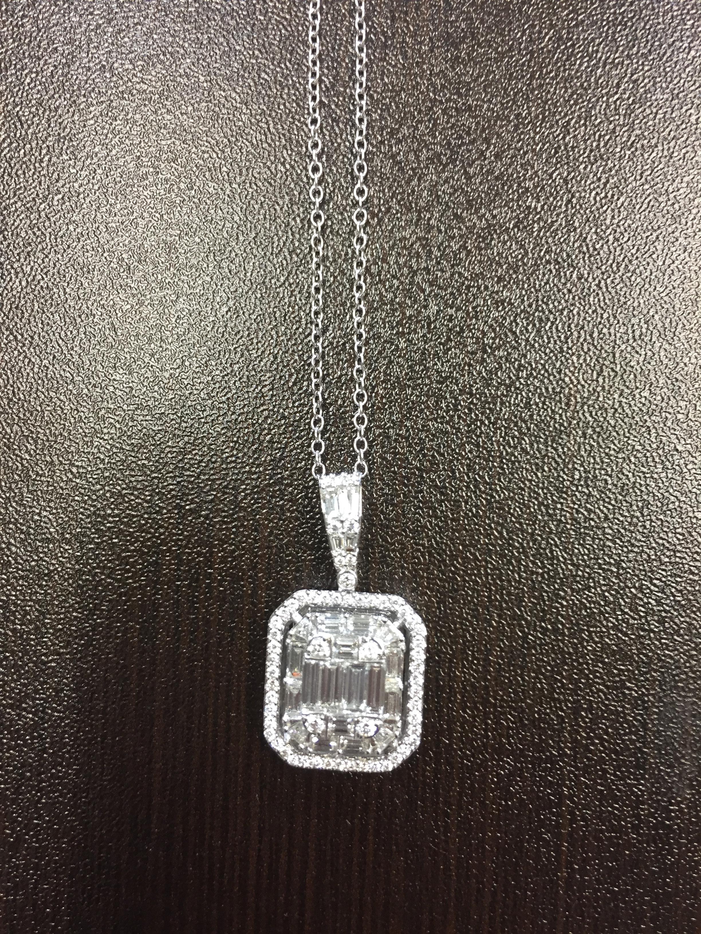 2 Karat Smaragdschliff-Diamant-Anhänger im Angebot 1