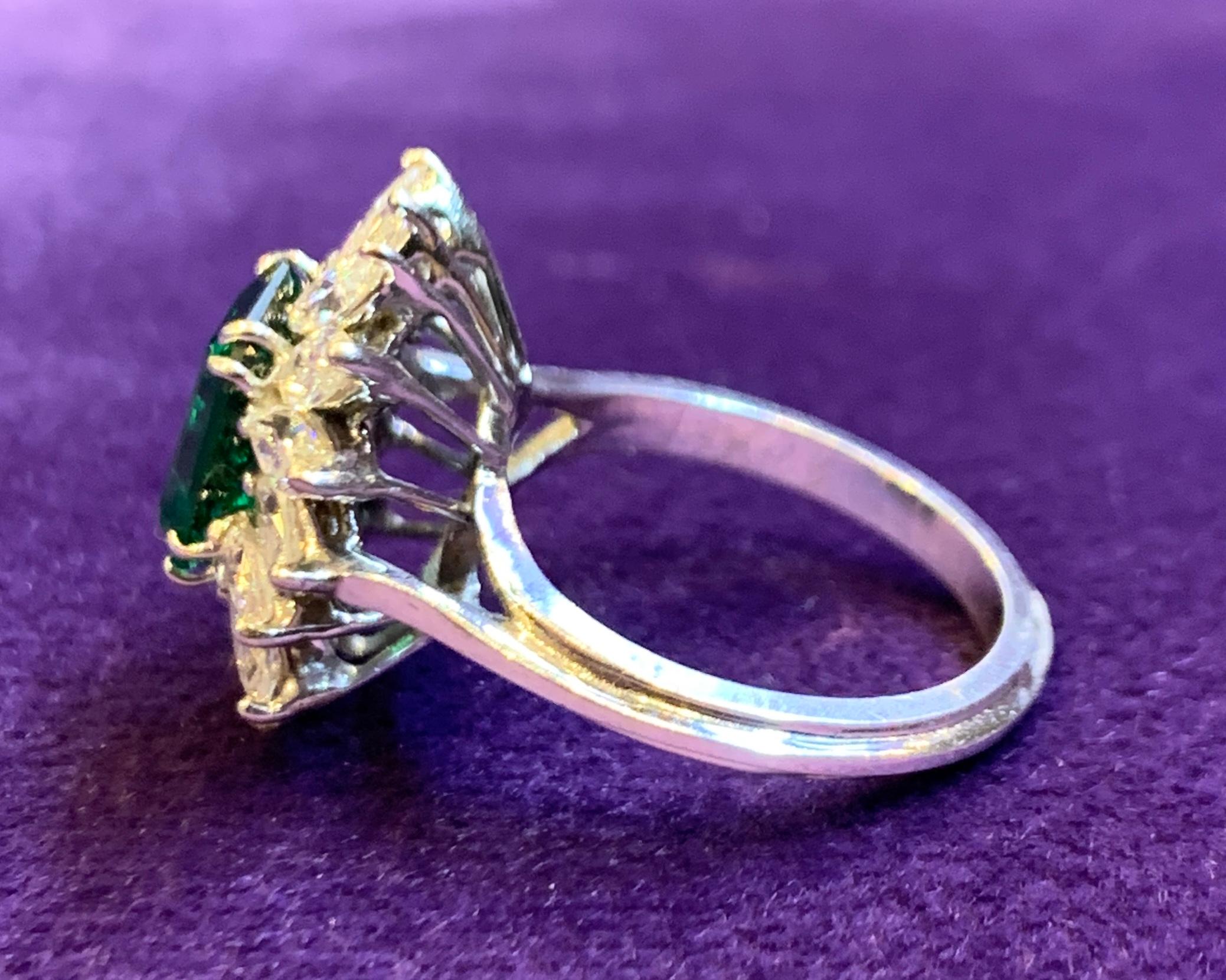 2 Karat Smaragdschliff Smaragd & Diamant-Ring  im Angebot 1