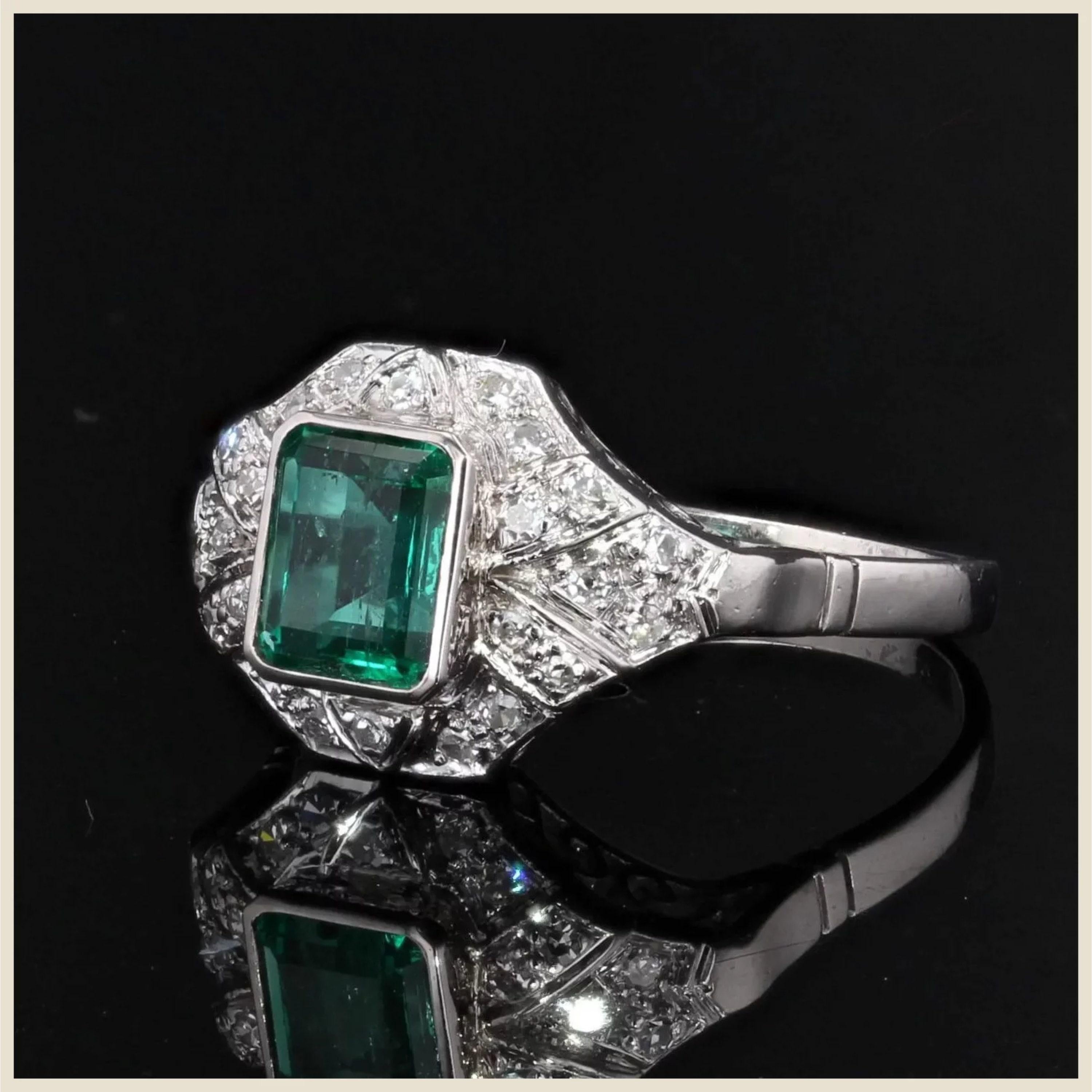 Im Angebot: 2 Karat Smaragd Diamant Hochzeitsring Vintage Weißgold Diamant Verlobungsring () 2