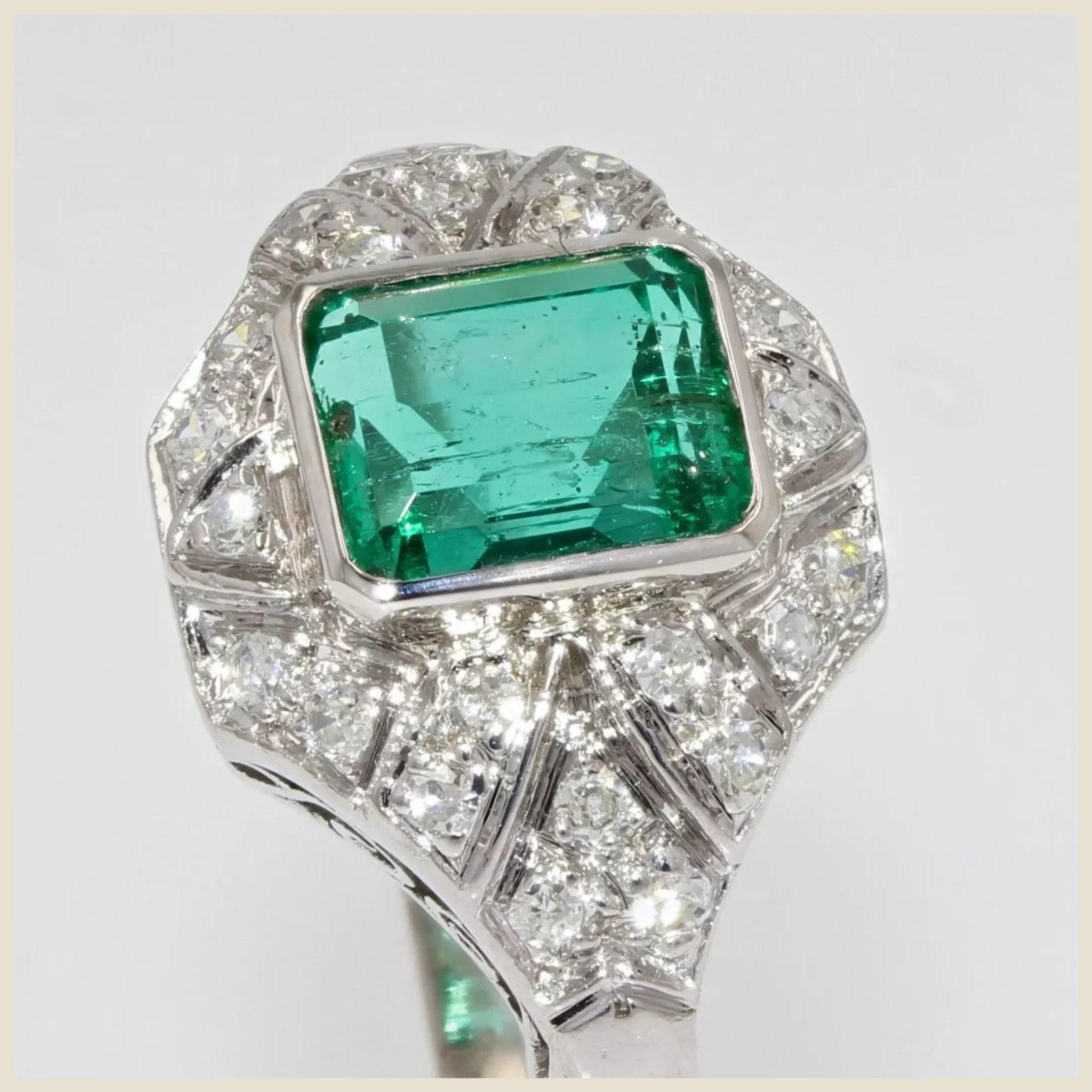 Im Angebot: 2 Karat Smaragd Diamant Hochzeitsring Vintage Weißgold Diamant Verlobungsring () 3
