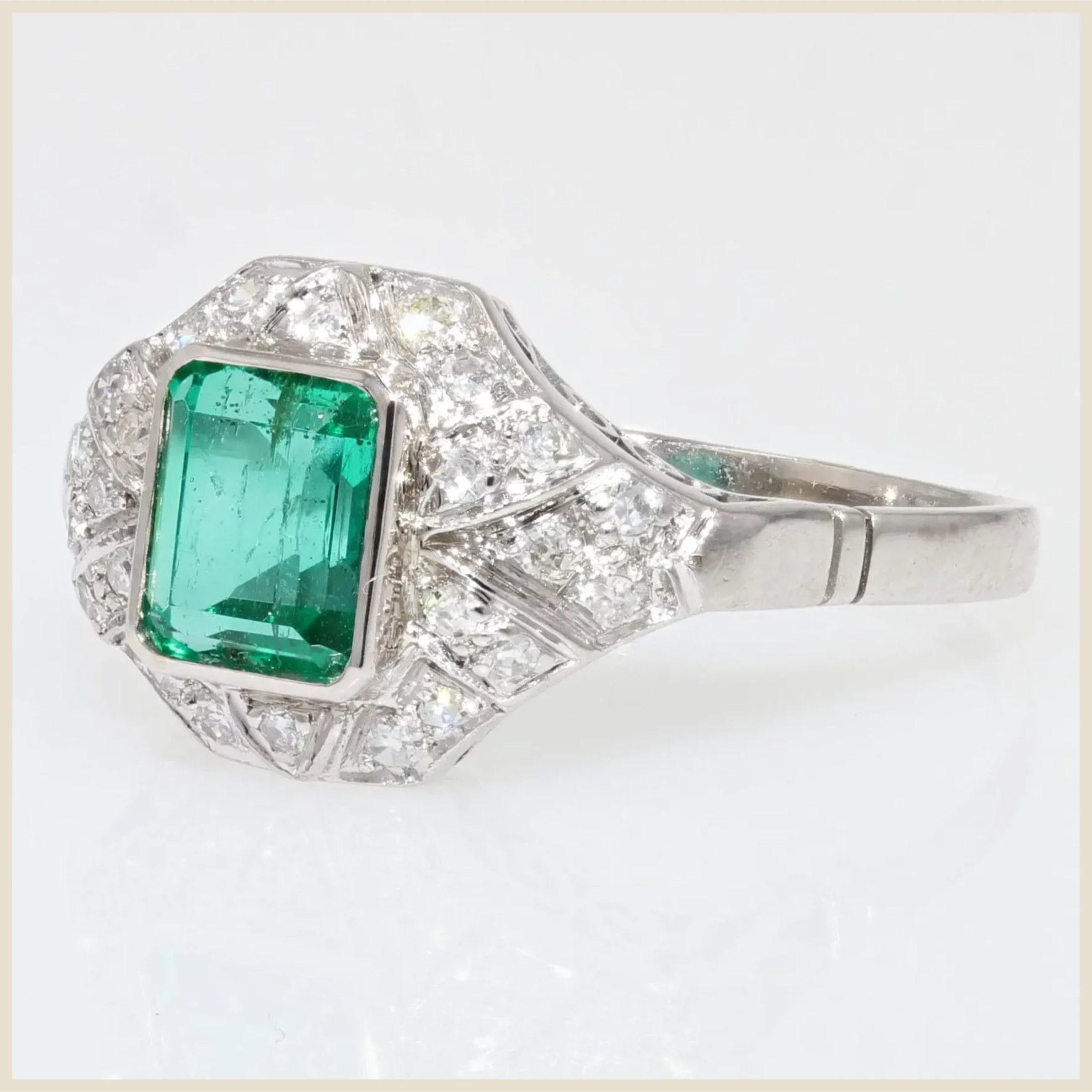 Im Angebot: 2 Karat Smaragd Diamant Hochzeitsring Vintage Weißgold Diamant Verlobungsring () 4