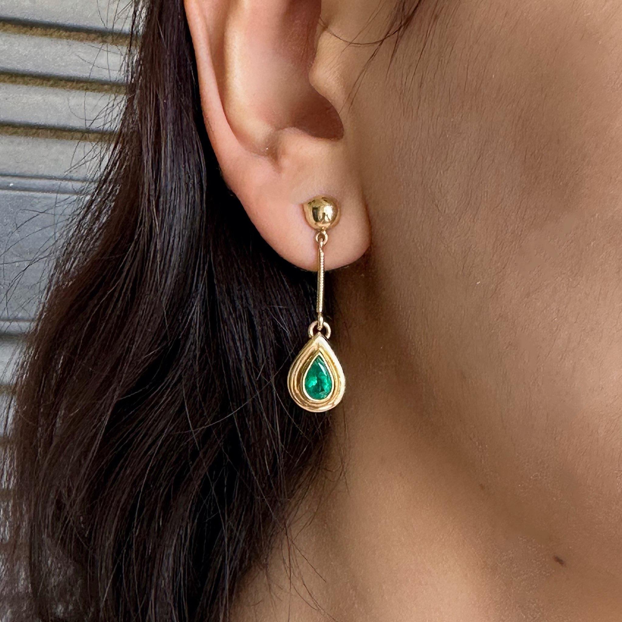2 Carat Emerald Drop Earrings in 18 Karat Yellow Gold For Sale 2