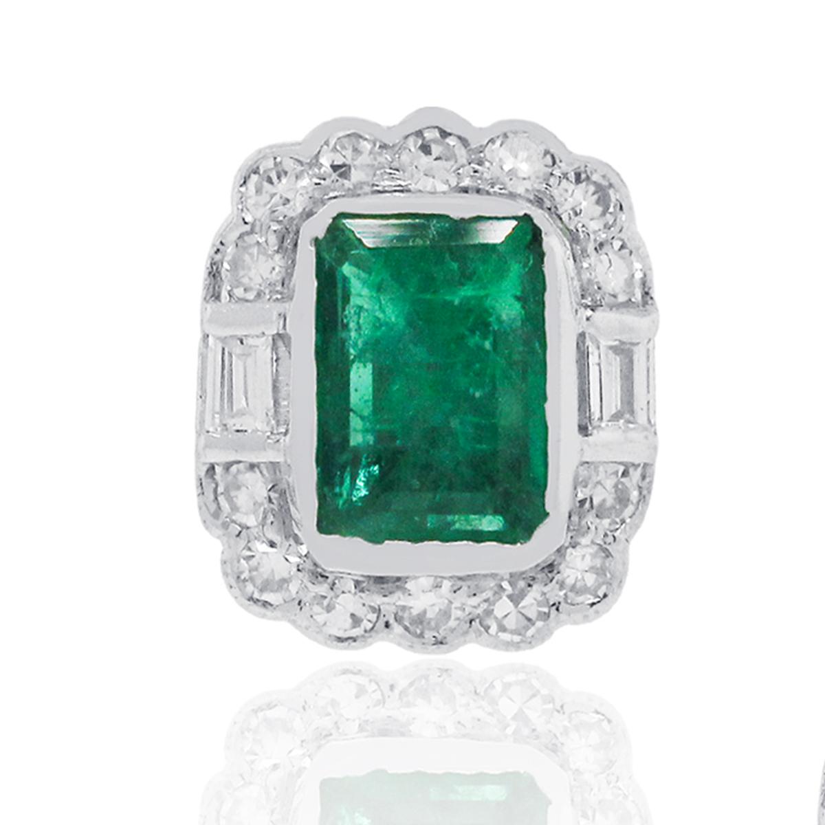 2 Carat Emerald Earrings In Excellent Condition In Boca Raton, FL